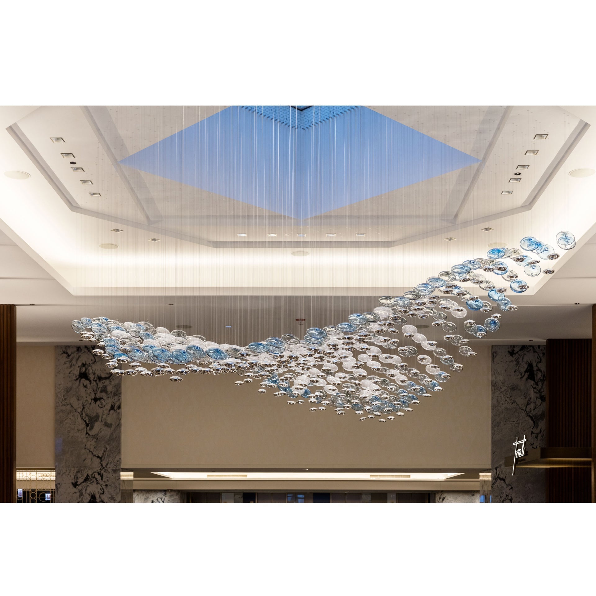 Ilvyniel Crystal Wave Chandelier-Neutral Decor