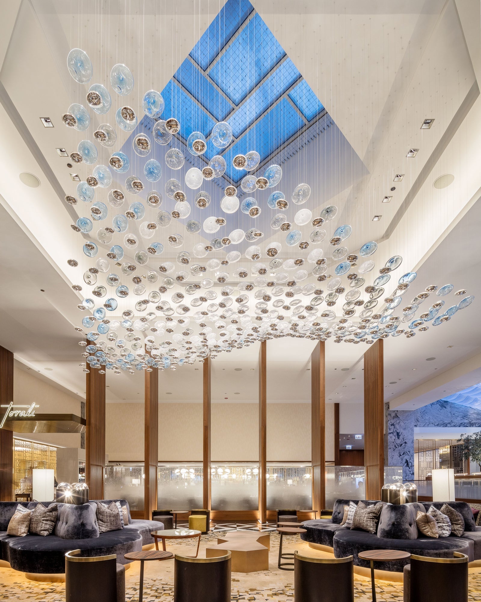 Ilvyniel Crystal Wave Chandelier-Neutral Decor