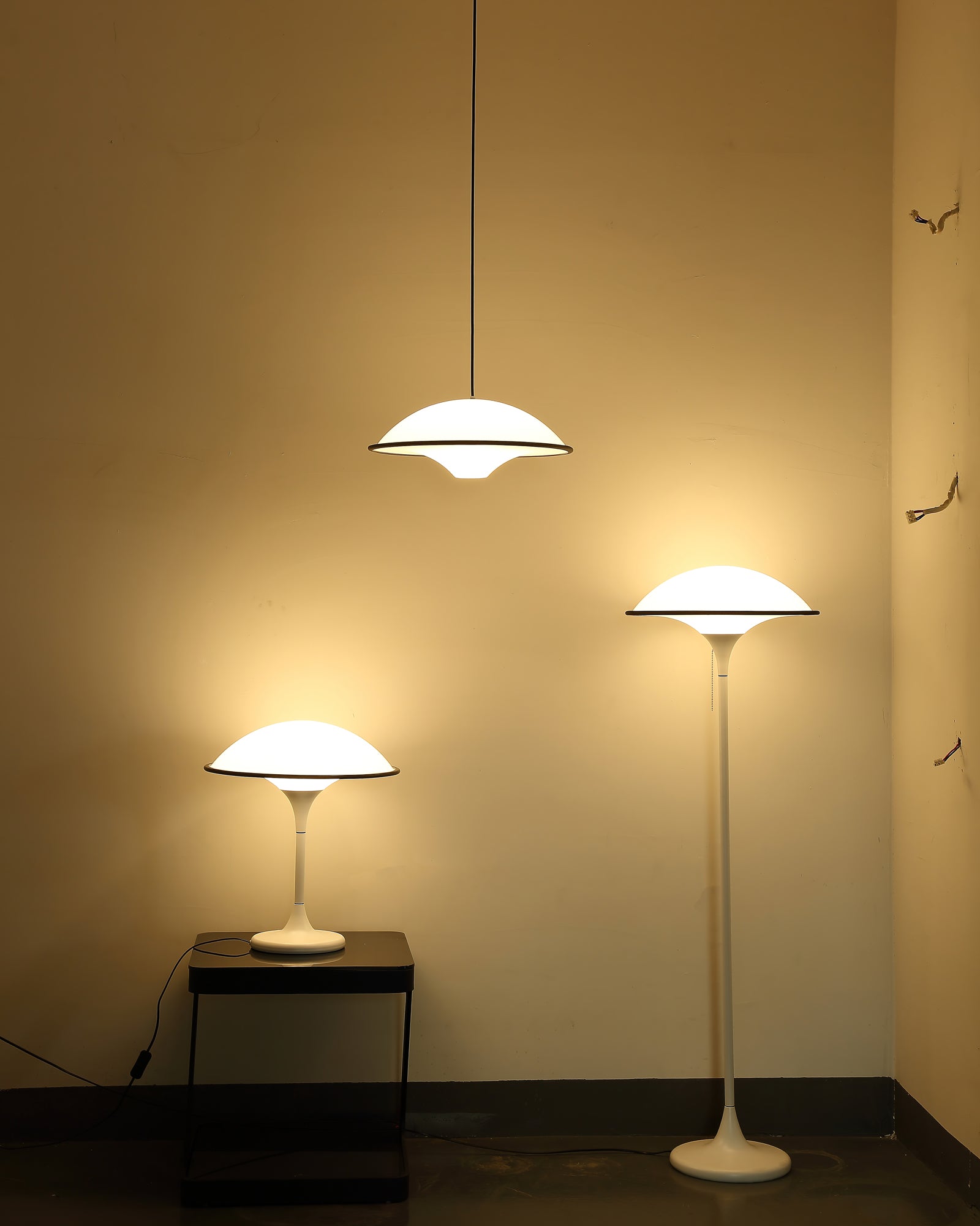 Revenor Acrylic Futuristic Table Lamp-Neutral Decor