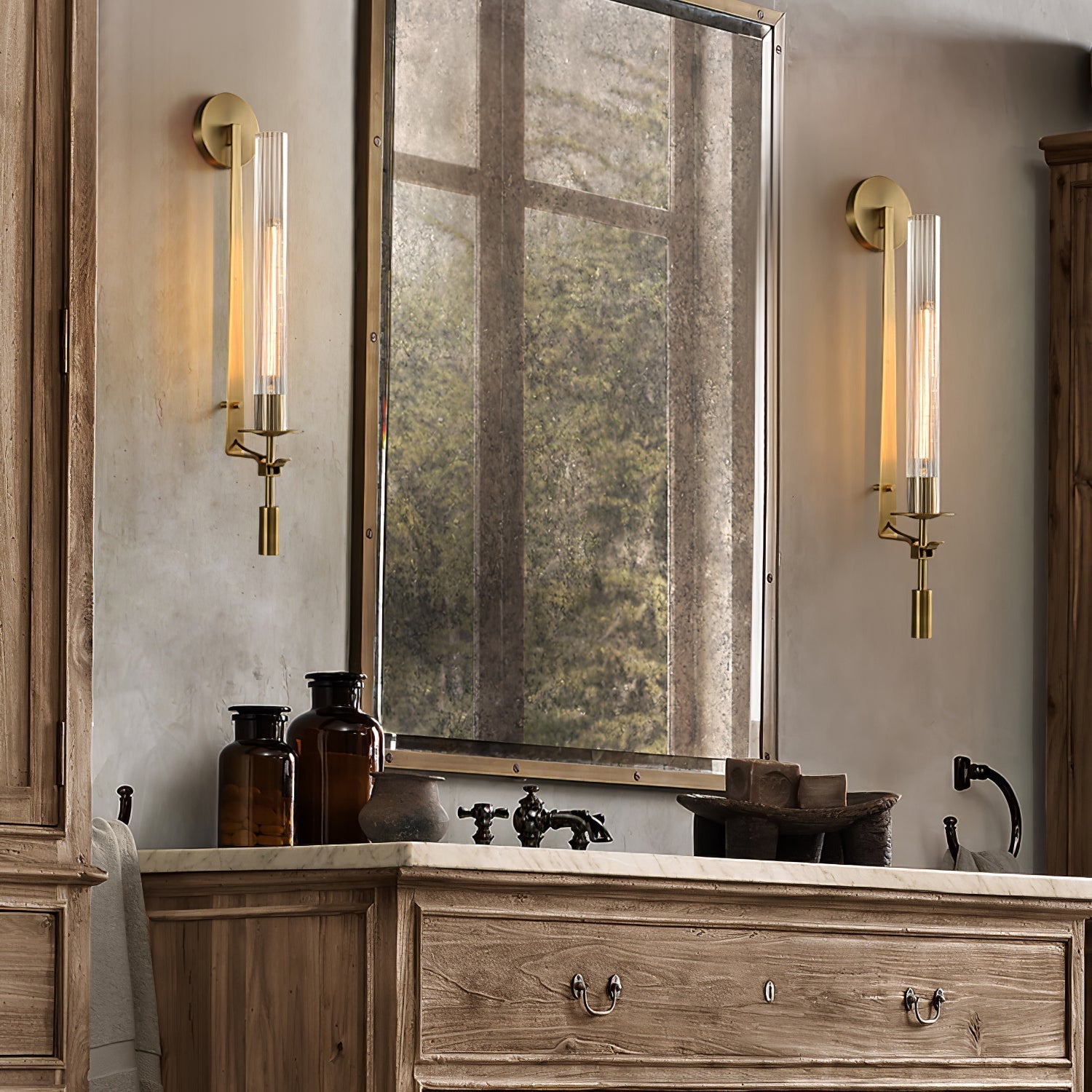 Lustra Wall Lamp Brass Minimalist Ribbed Glass-Neutral Decor