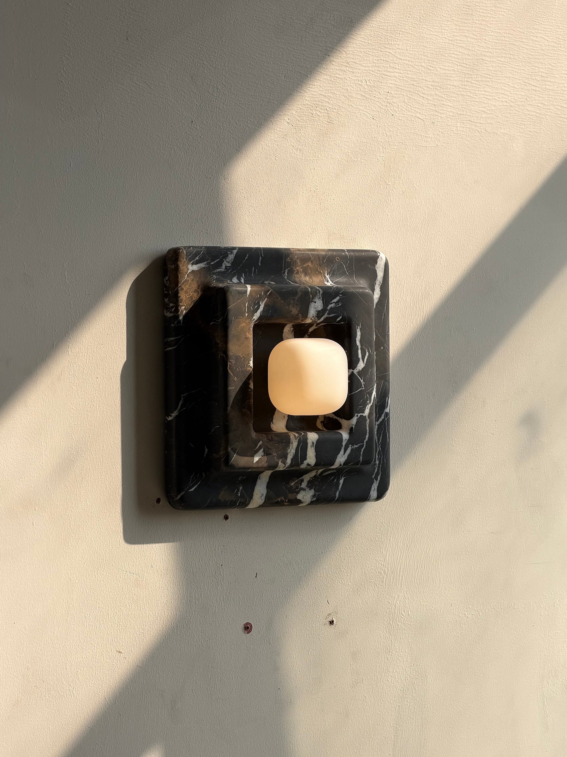Side profile of the wall lamp showing its depth.