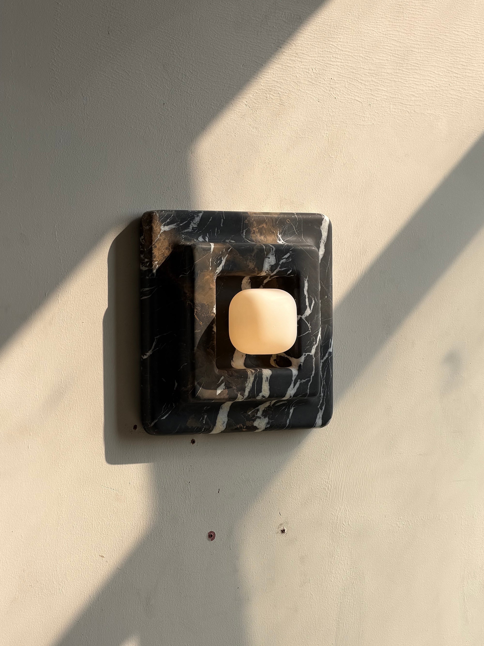 Side profile of the wall lamp showing its depth.