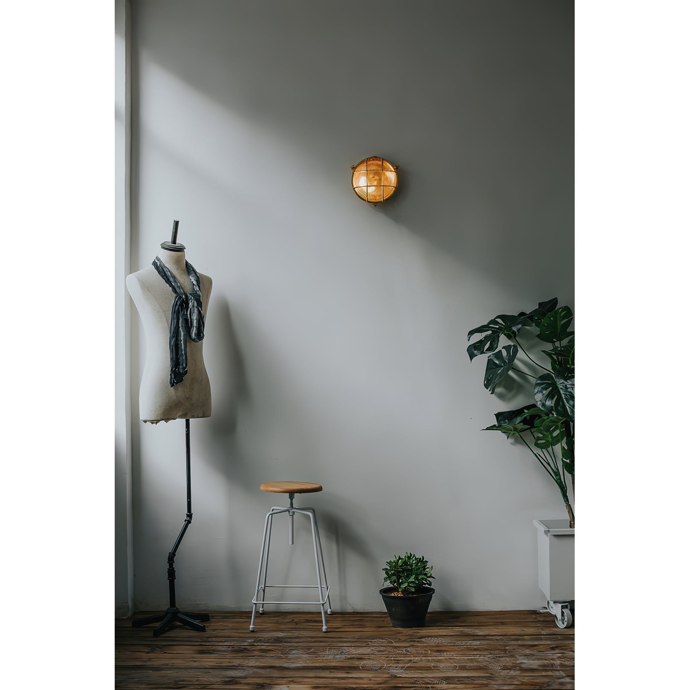Caspian Wall Lamp