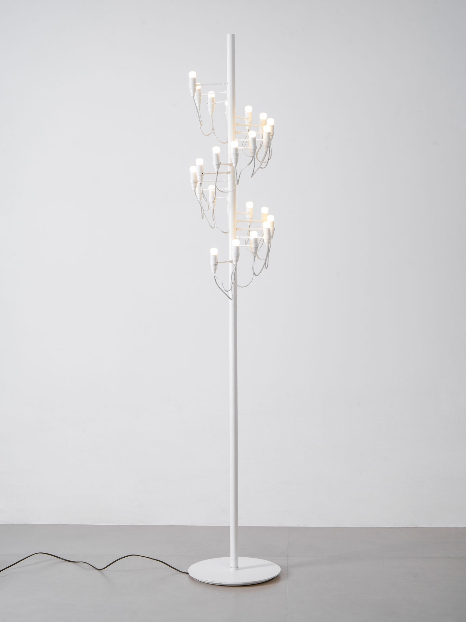 Olliryra Sculptural Steel Floor Lamp-Neutral Decor