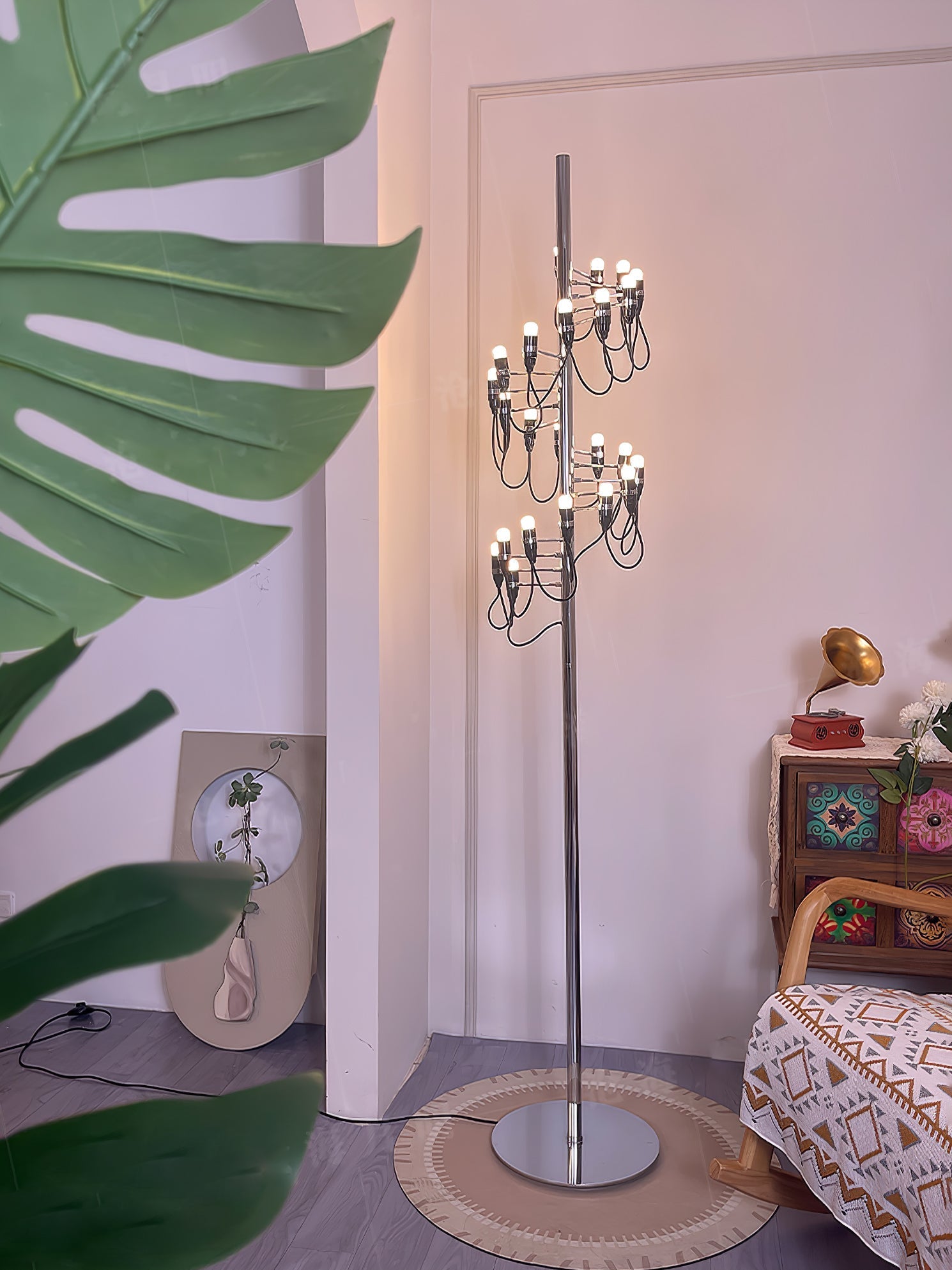 Olliryra Sculptural Steel Floor Lamp-Neutral Decor