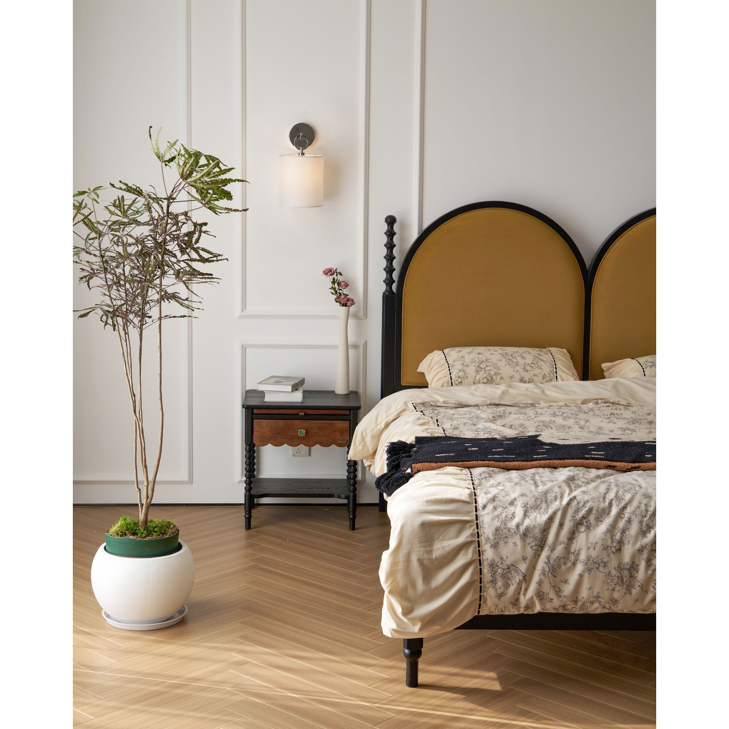 Delphine Wall Lamp