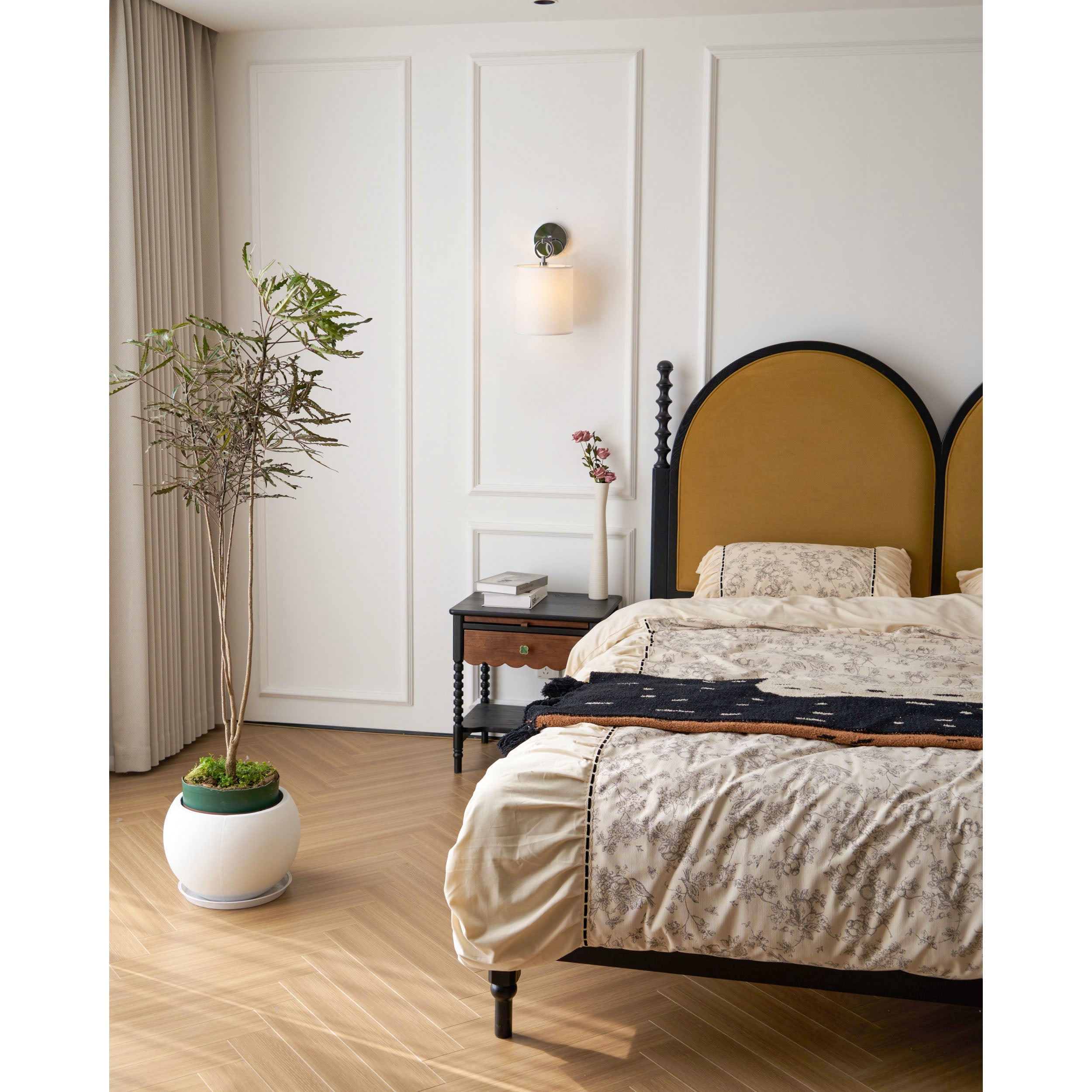 Delphine Wall Lamp