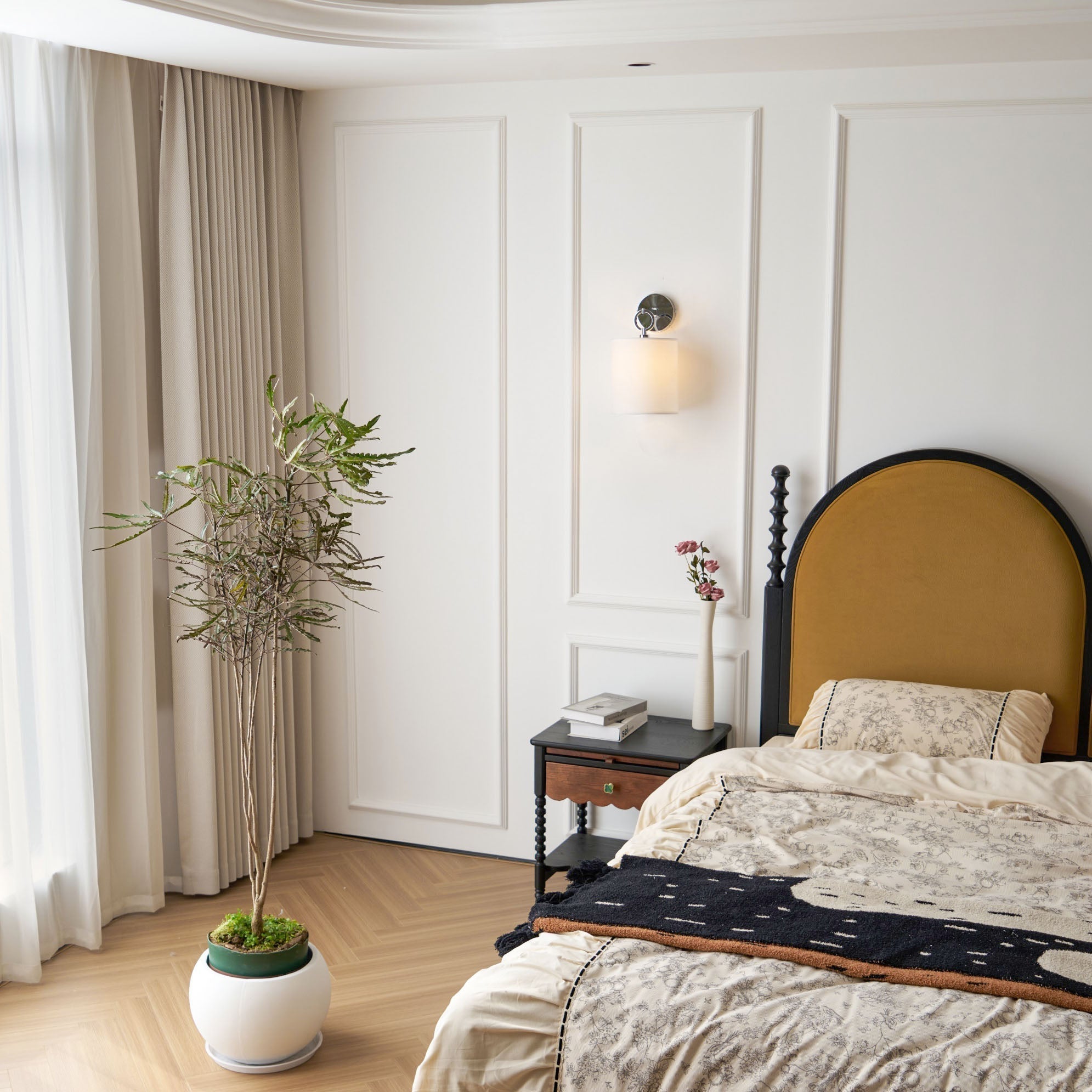 Delphine Wall Lamp