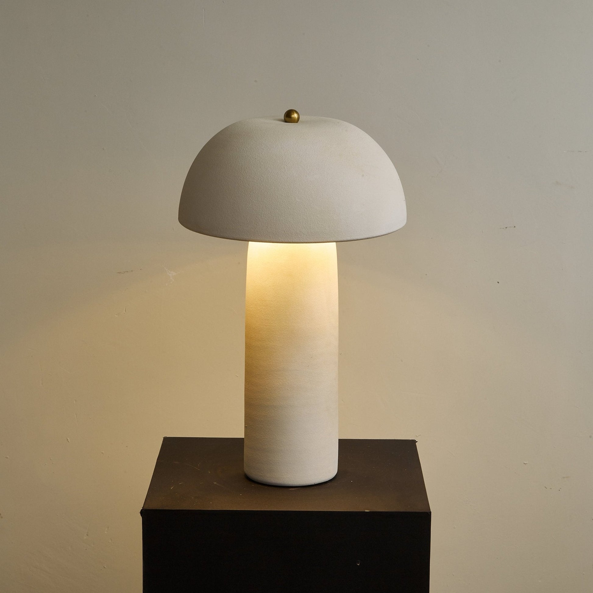 Brolen Ceramic Minimalist Table Lamp-Neutral Decor