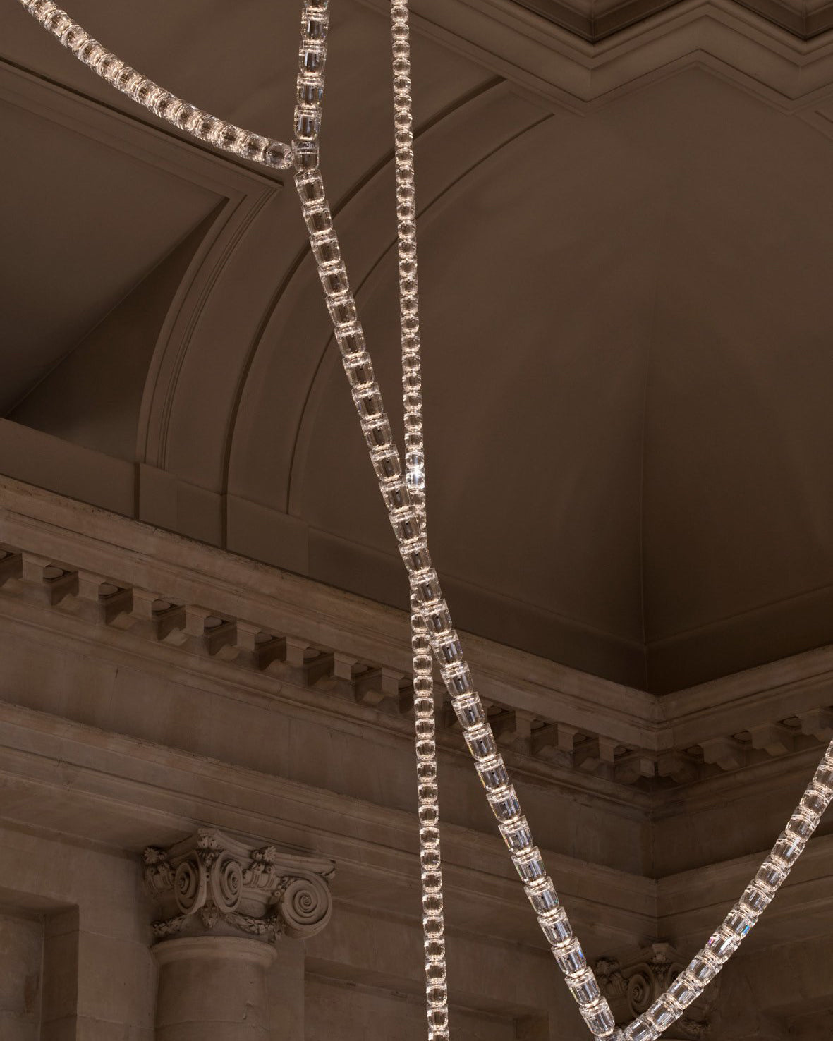 Daelen Chandelier Crystal Gold LED 3-Line-Neutral Decor