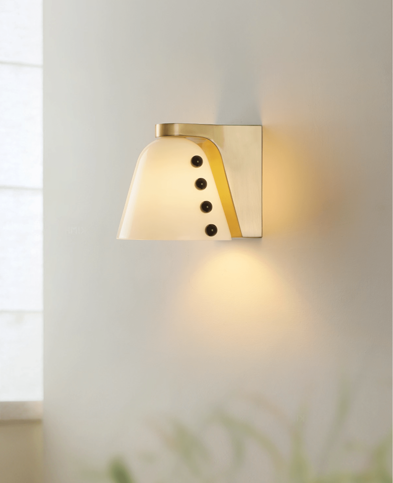 Jude Art Deco Glass Wall Lamp-Neutral Decor