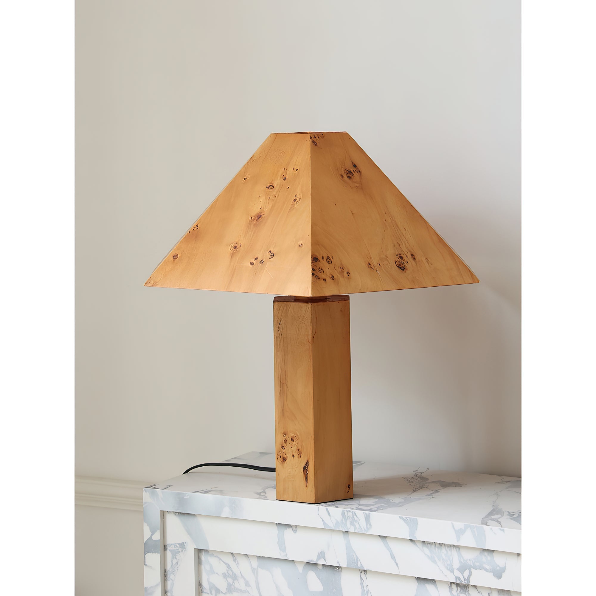 Side-by-side comparison of the lamp's dimensions.