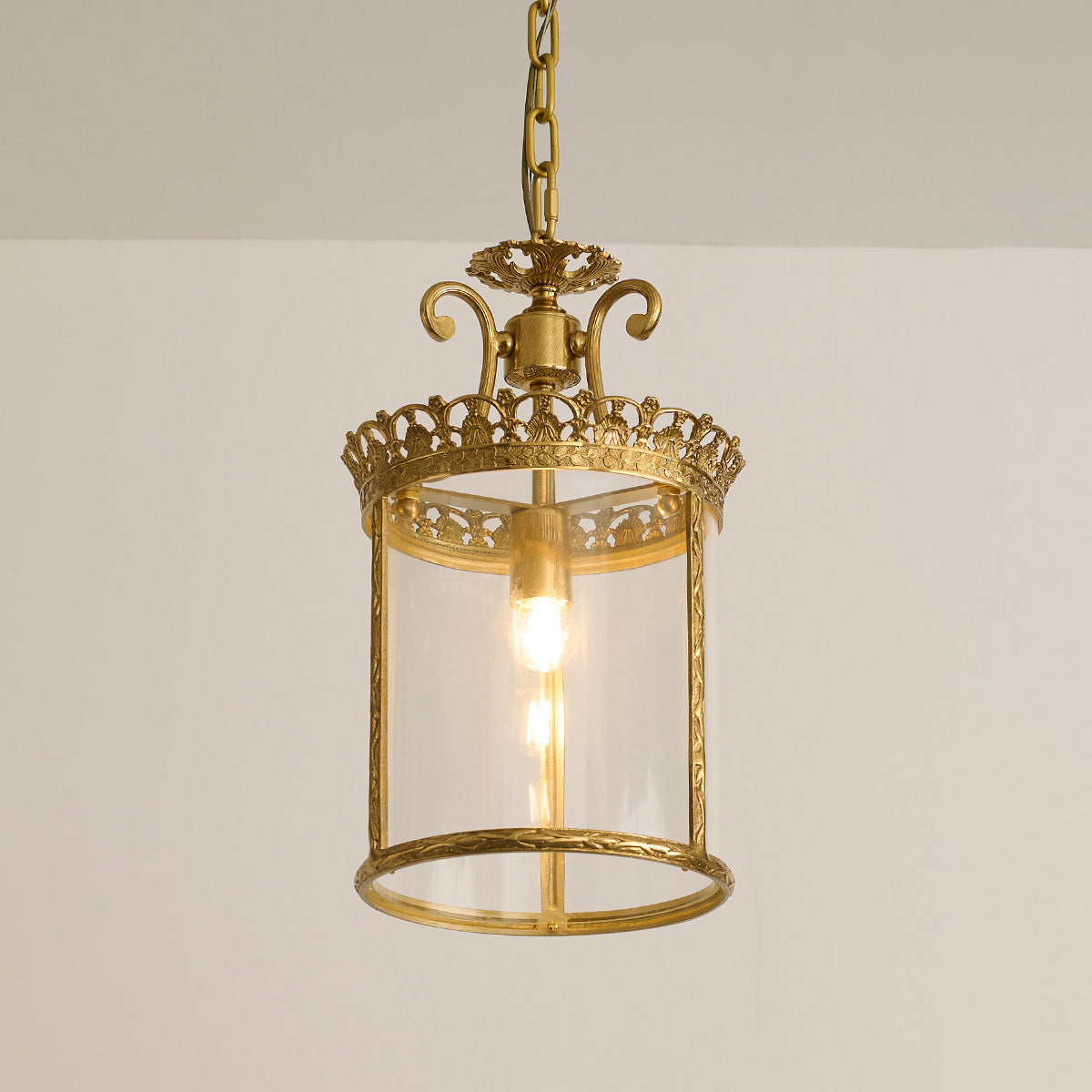 Gentry Pendant Lamp with dimension callouts for height and diameter.