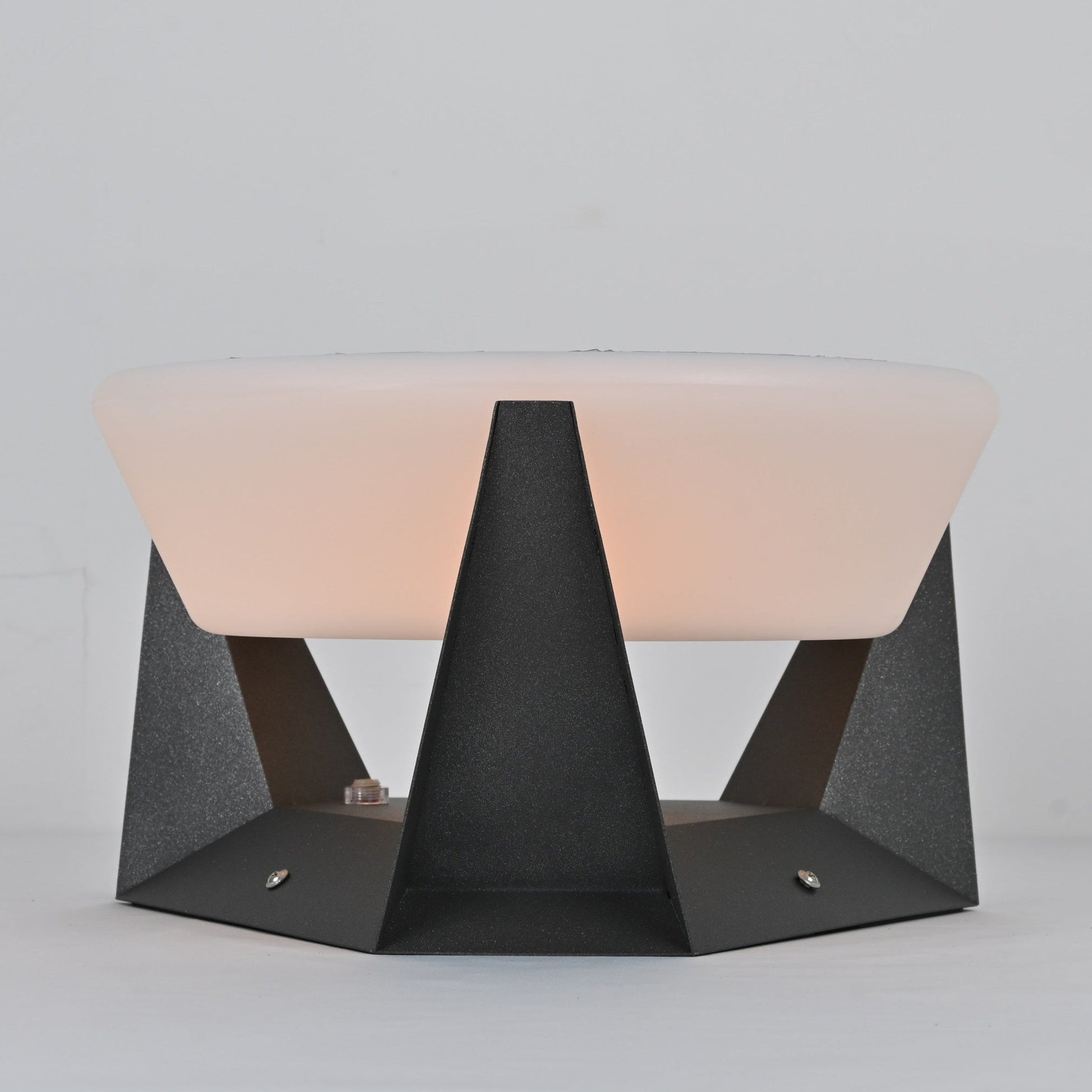 Auren Modern Solar Outdoor Light-Neutral Decor