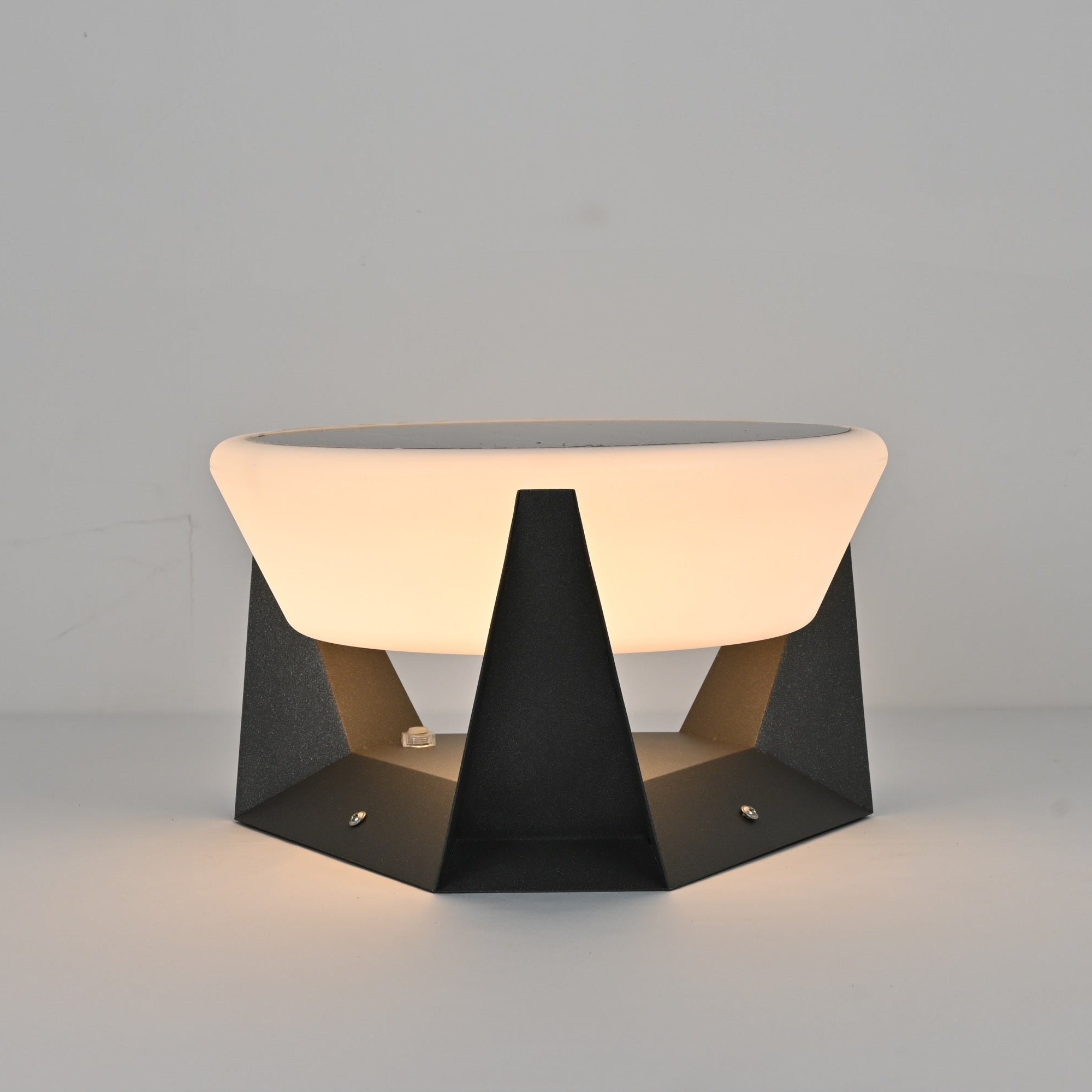 Auren Modern Solar Outdoor Light-Neutral Decor