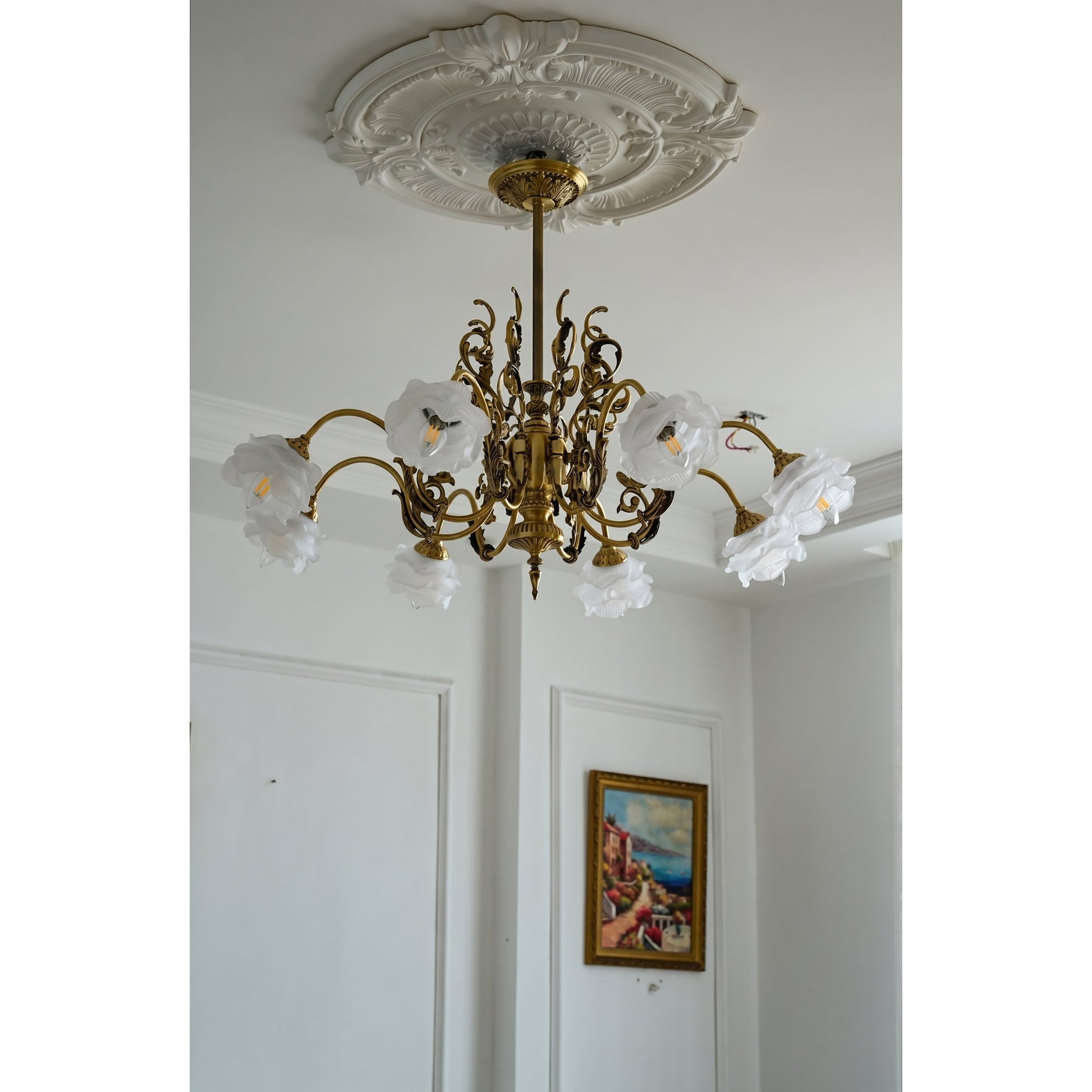 The glass lampshade of the Georgian Gardens Chandelier.