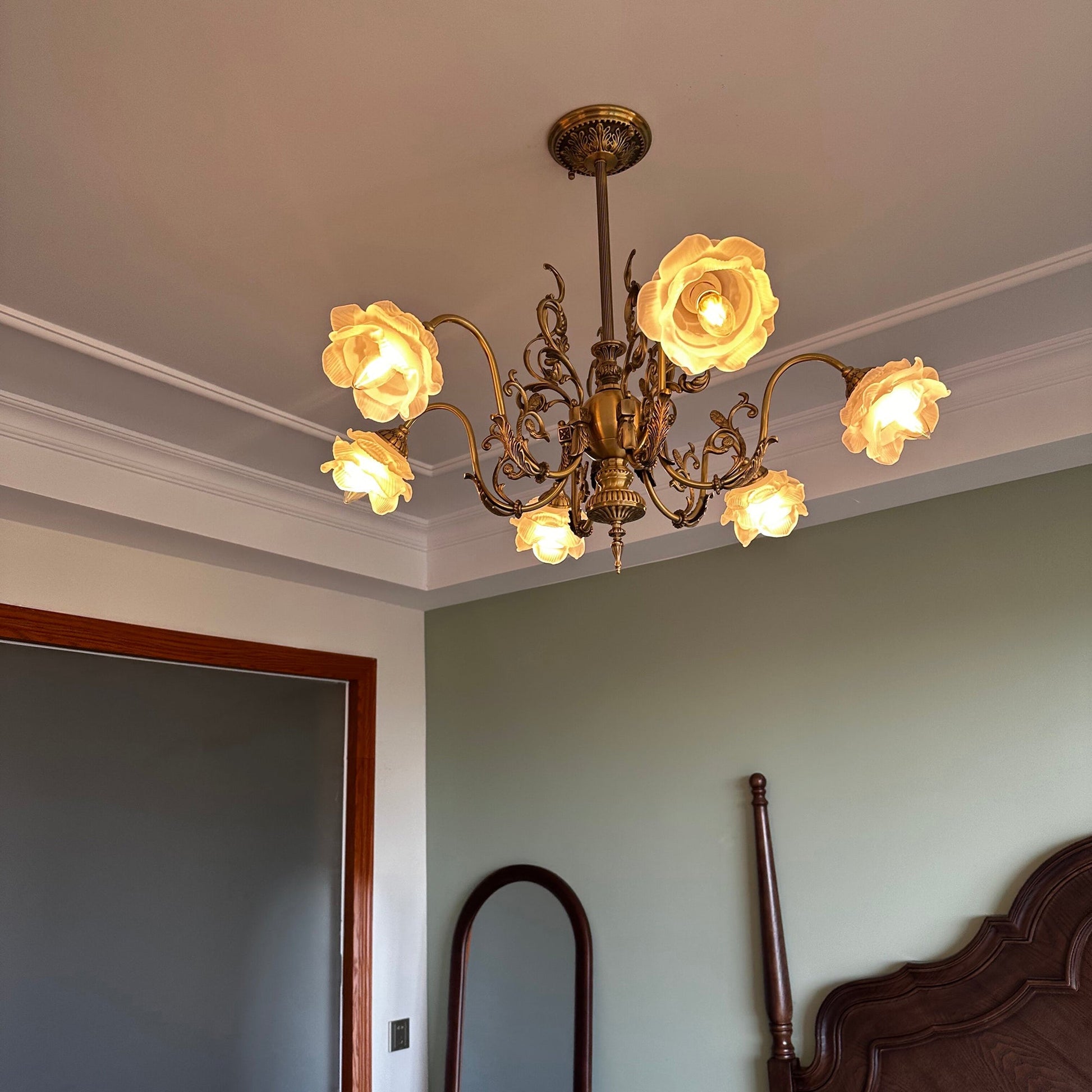 The 8-head Georgian Gardens Chandelier, ideal for large rooms.