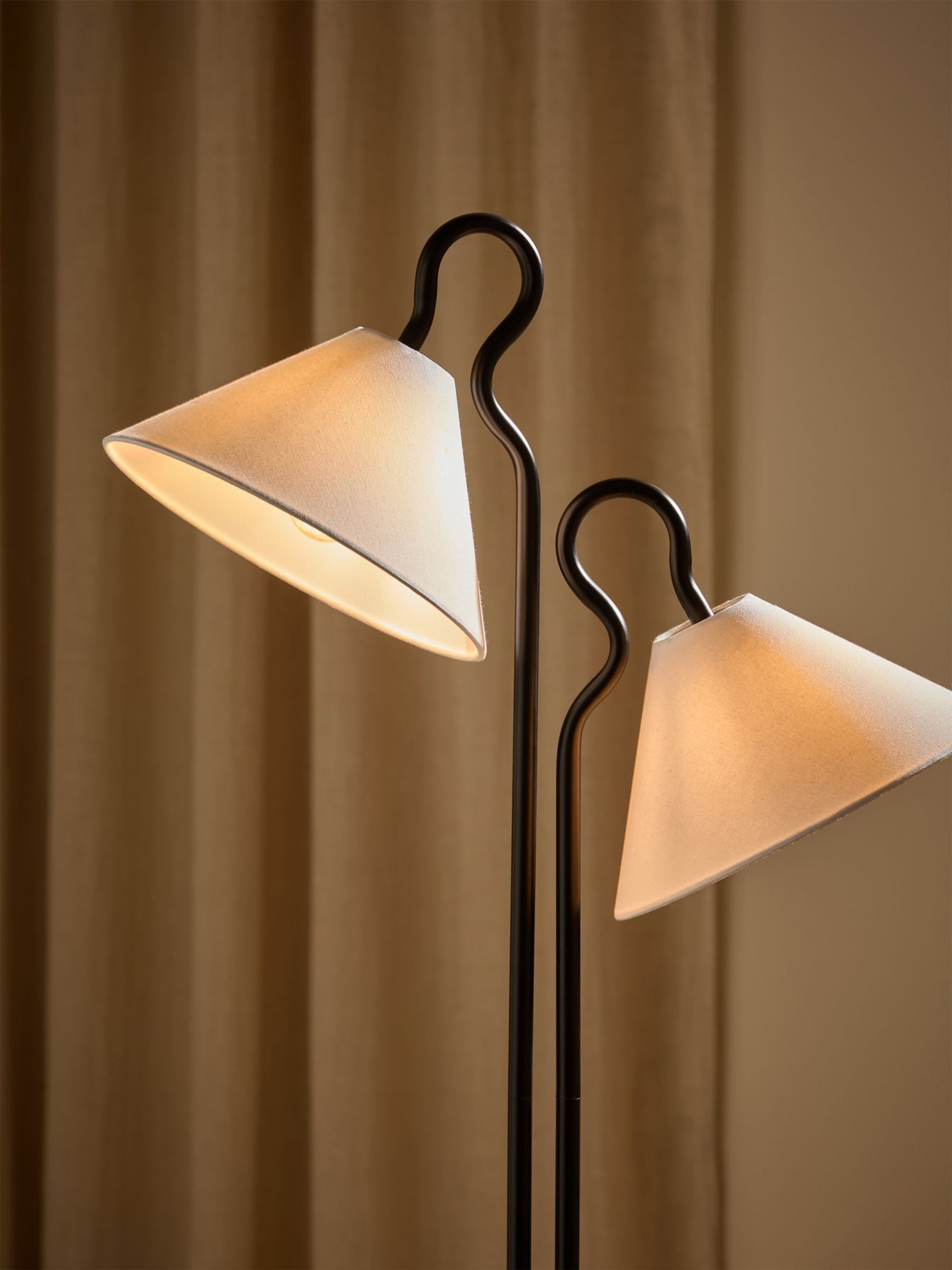 Dimension diagram of the Gerardo Floor Lamp: 52cm length by 156cm height.