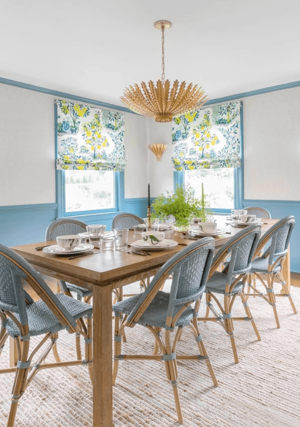 Aurelia Luxurious Gilded Acanthus Chandelier-Neutral Decor
