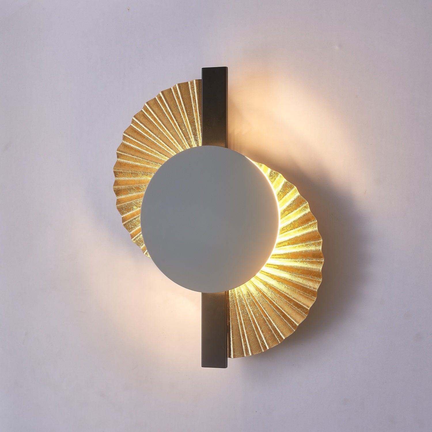 Gilded Fan Wall Lamp-Neutral Decor