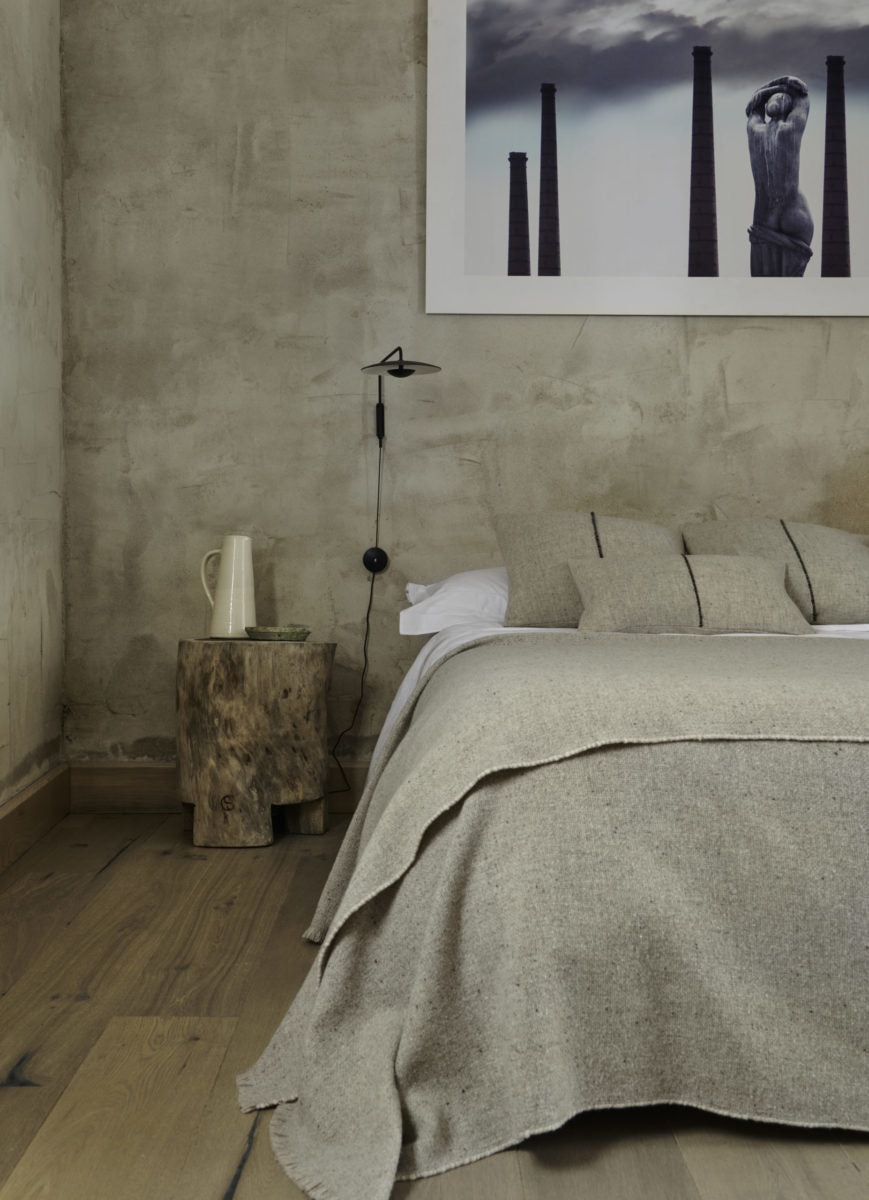 Abnormal Classic Modern Minimalist Plug-In Wall Lamp-Neutral Decor