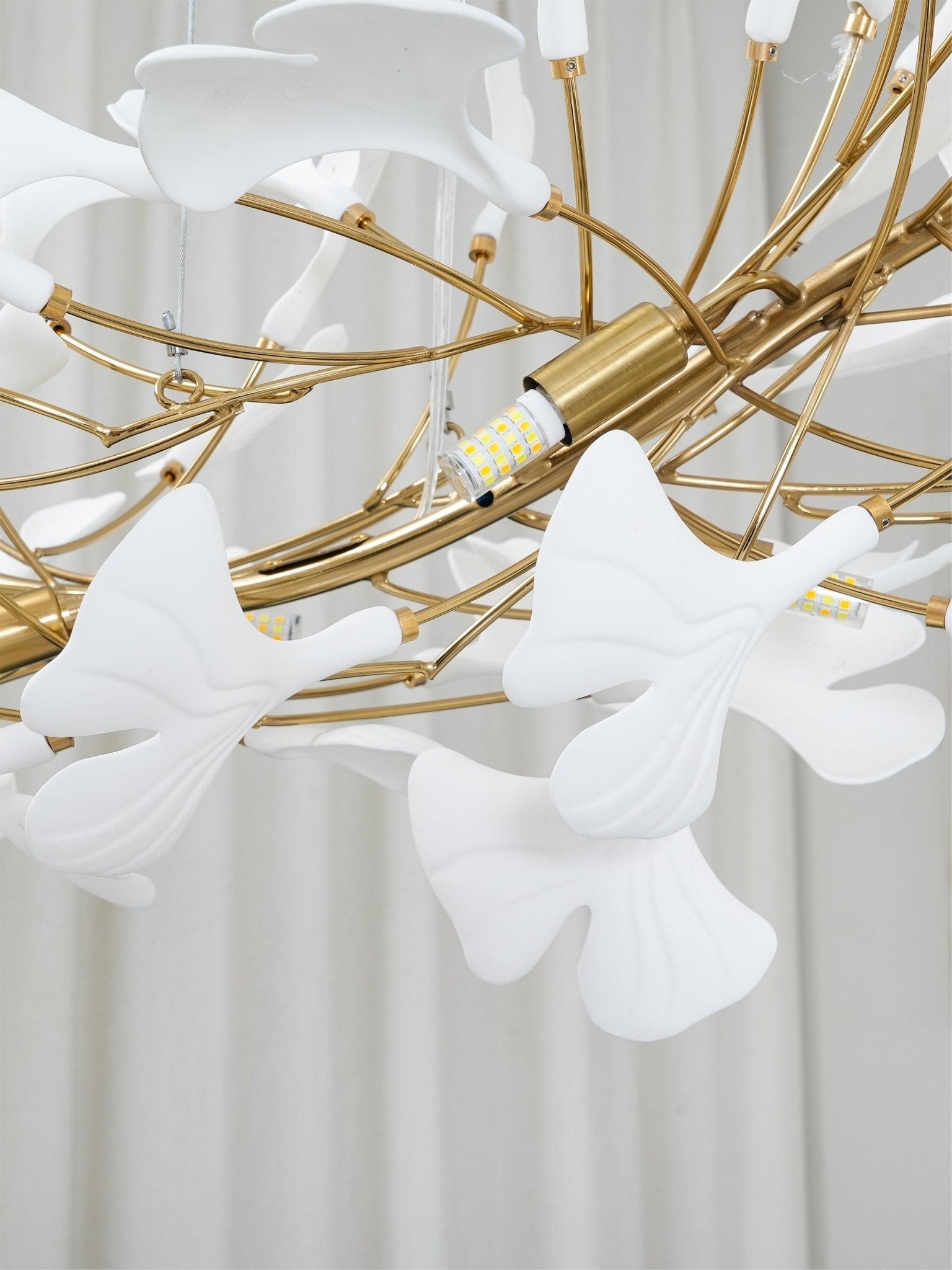 Lustra Chandelier Ceramic Gingko Petal-Neutral Decor