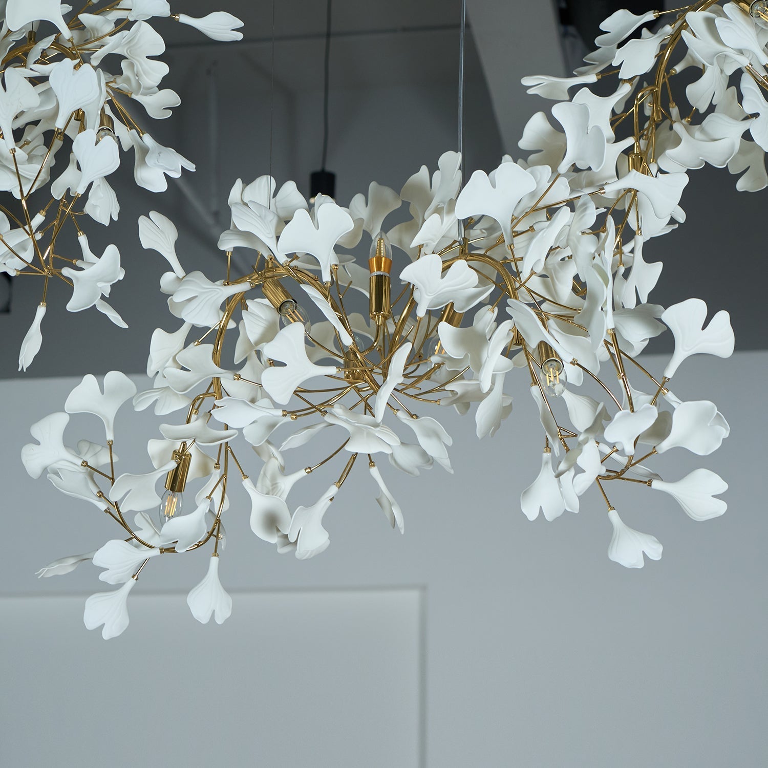 Ririxel Pendant Lamp Gingko Ceramic Petals Gold-Neutral Decor