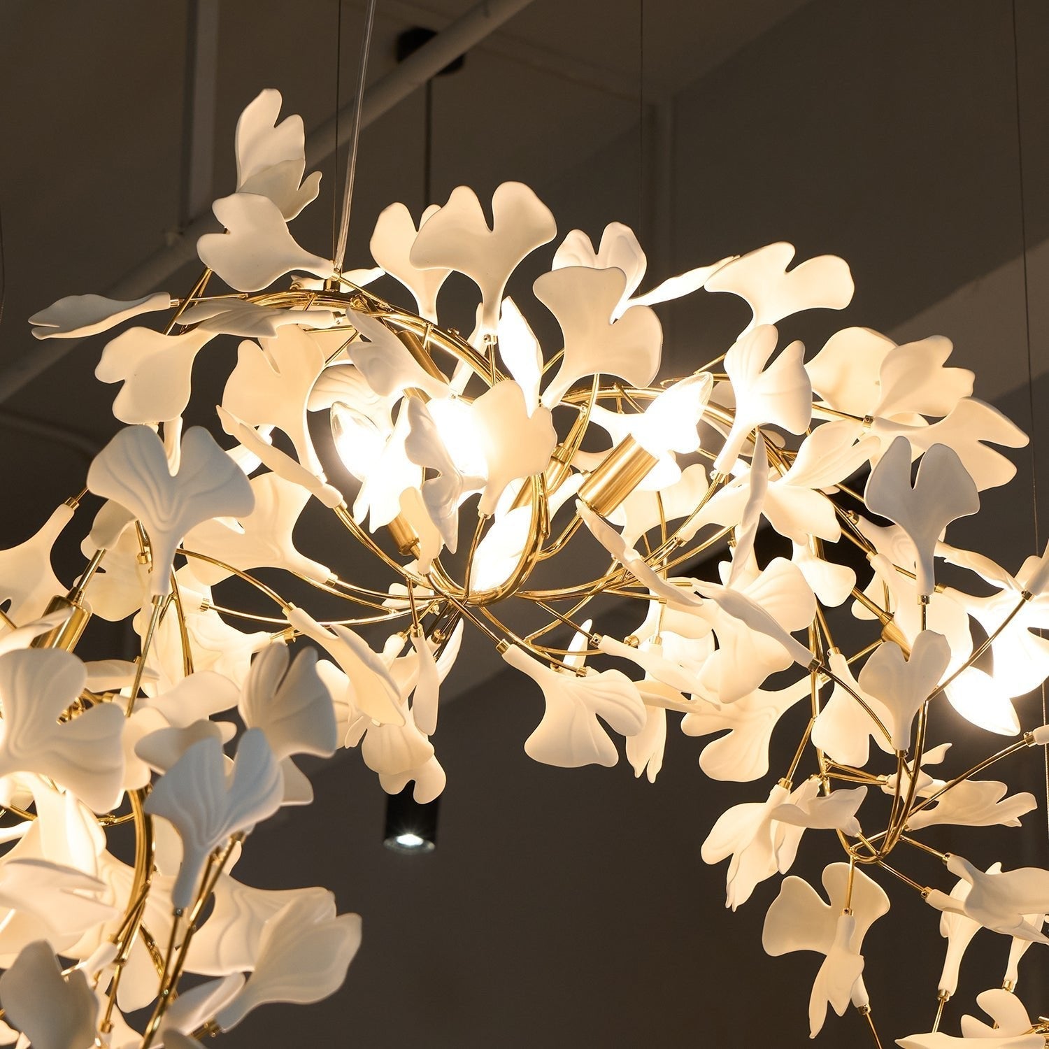 Ririxel Pendant Lamp Gingko Ceramic Petals Gold-Neutral Decor