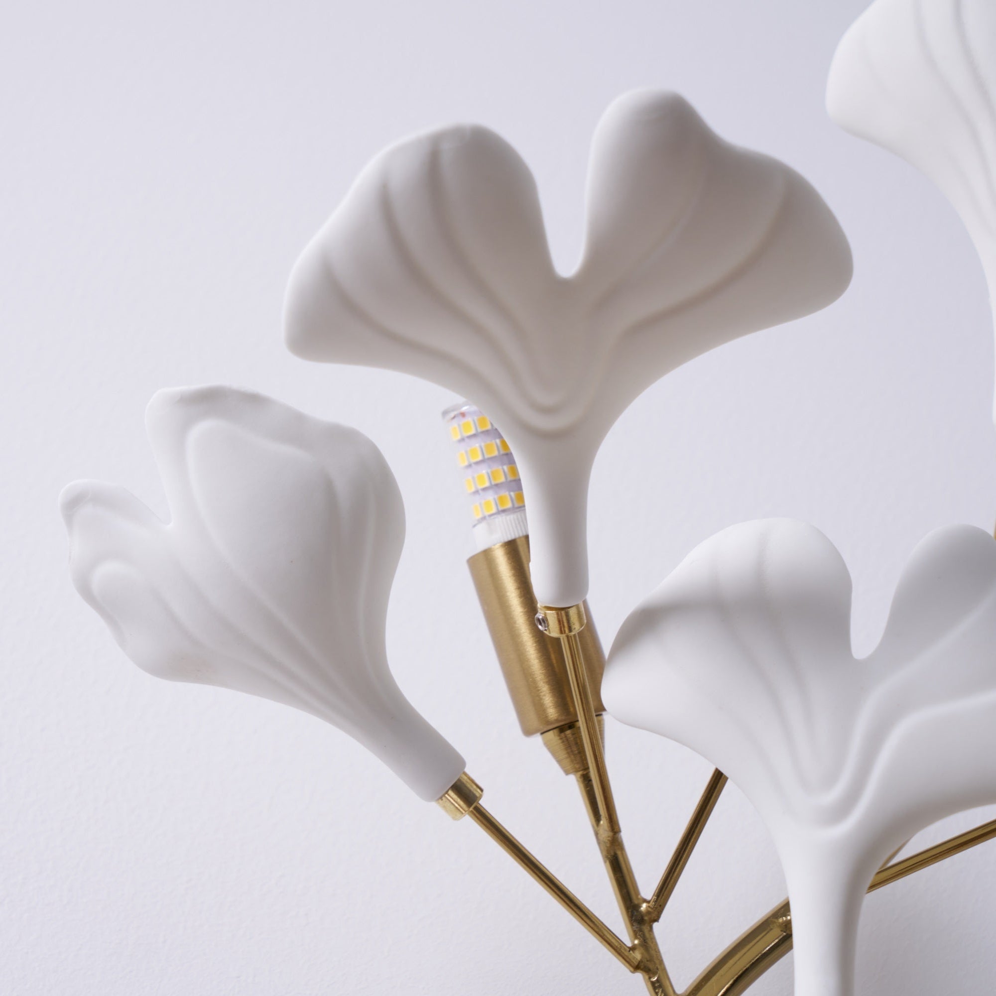 Oakes Postmodern Luxury Gingko Ceramics Wall Lamp-Neutral Decor