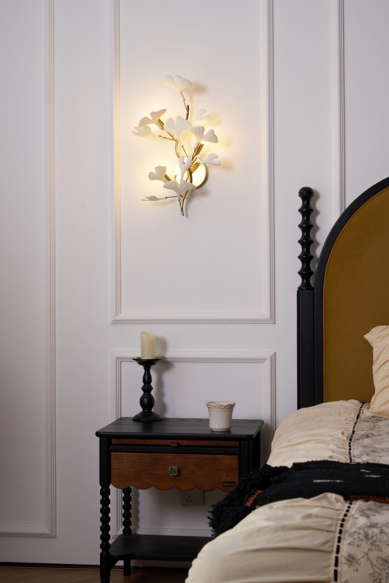 Oakes Postmodern Luxury Gingko Ceramics Wall Lamp-Neutral Decor