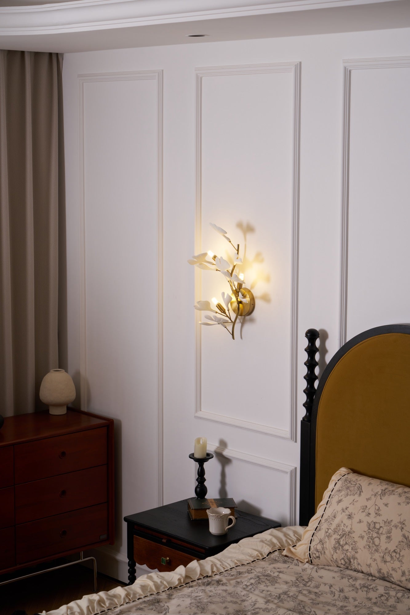 Oakes Postmodern Luxury Gingko Ceramics Wall Lamp-Neutral Decor