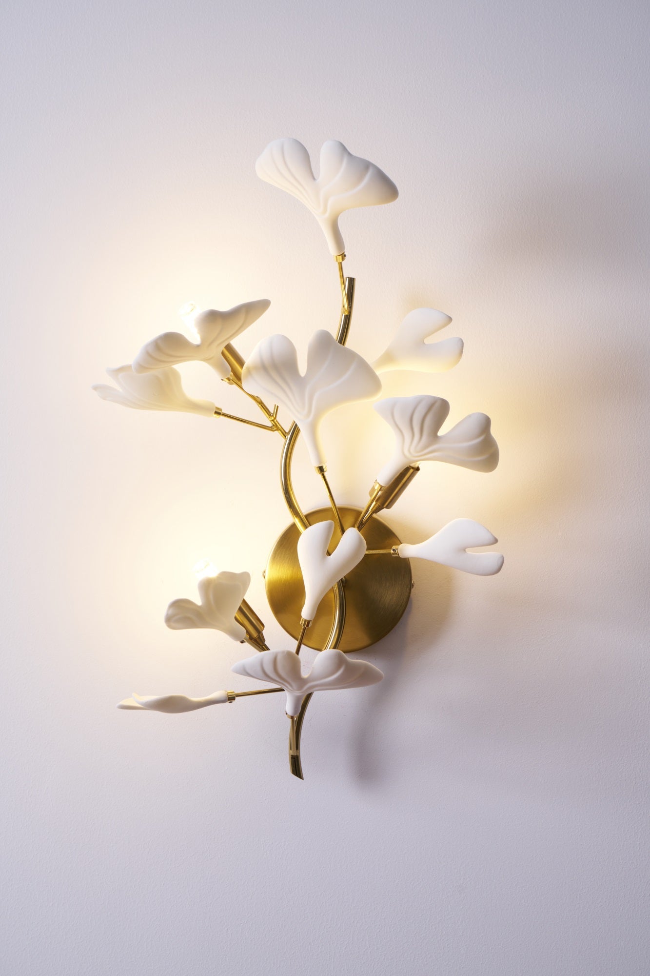 Oakes Postmodern Luxury Gingko Ceramics Wall Lamp-Neutral Decor