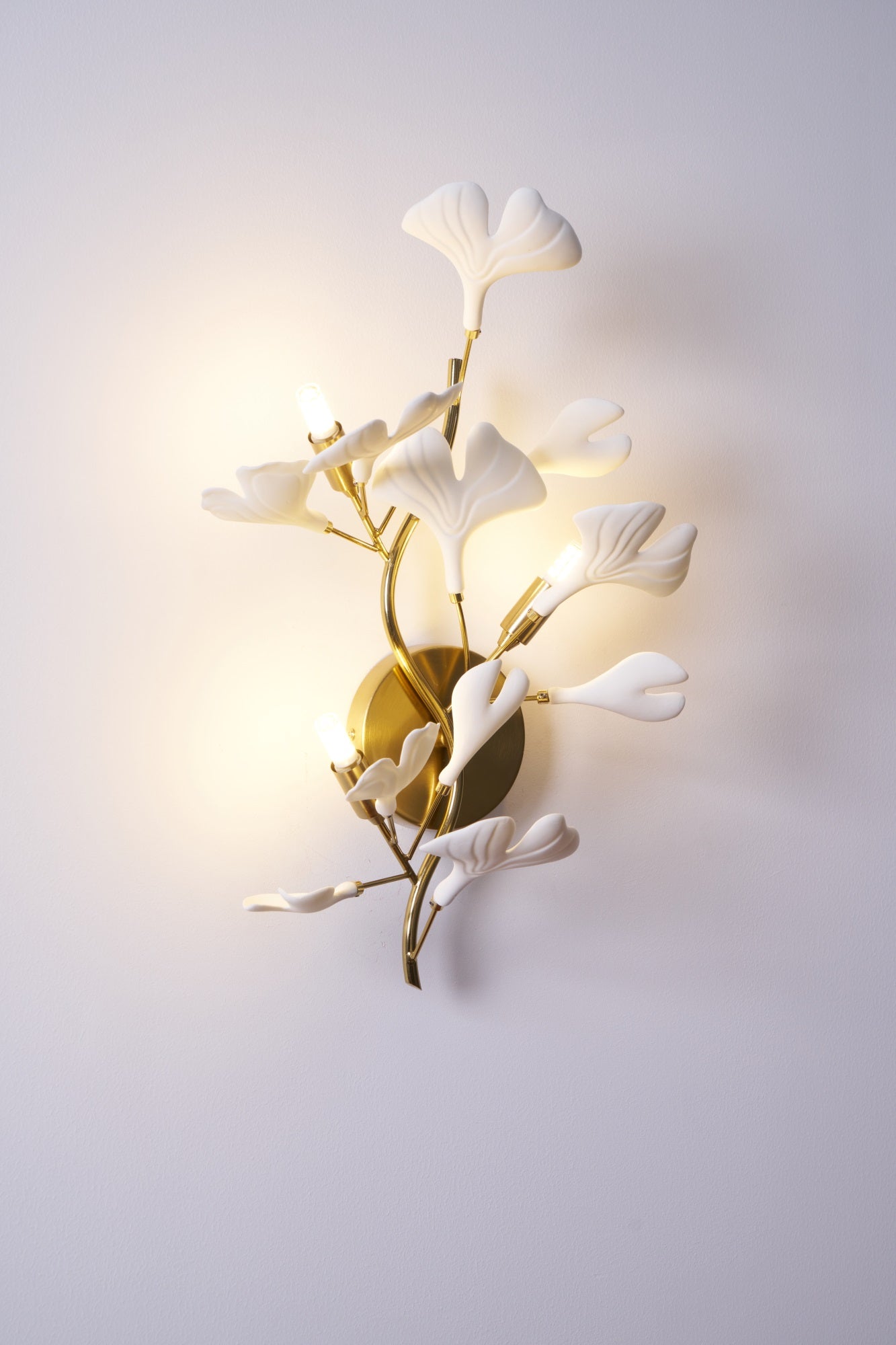 Oakes Postmodern Luxury Gingko Ceramics Wall Lamp-Neutral Decor