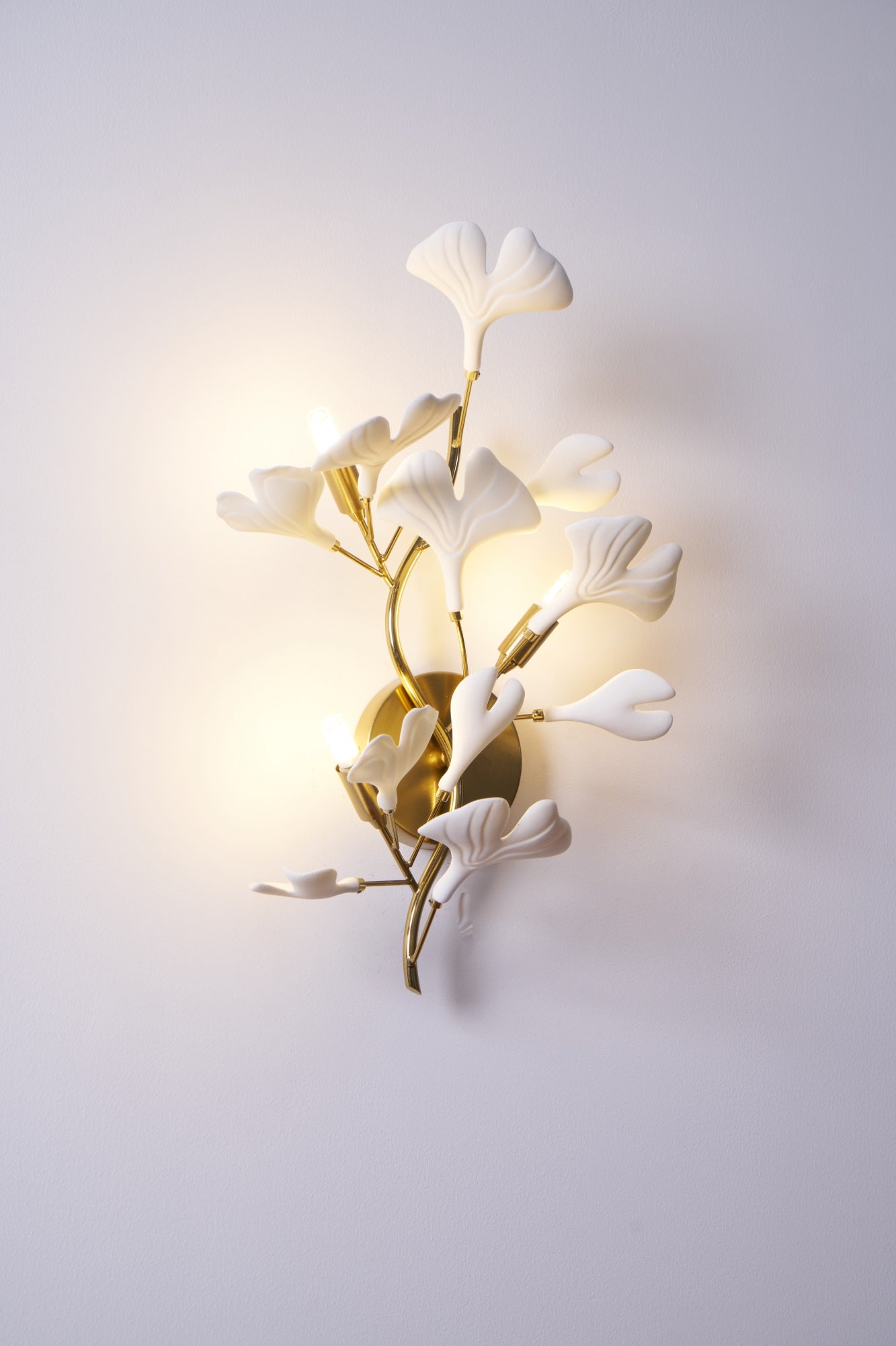 Oakes Postmodern Luxury Gingko Ceramics Wall Lamp-Neutral Decor