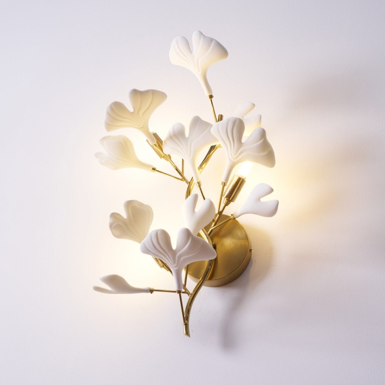 Oakes Postmodern Luxury Gingko Ceramics Wall Lamp-Neutral Decor
