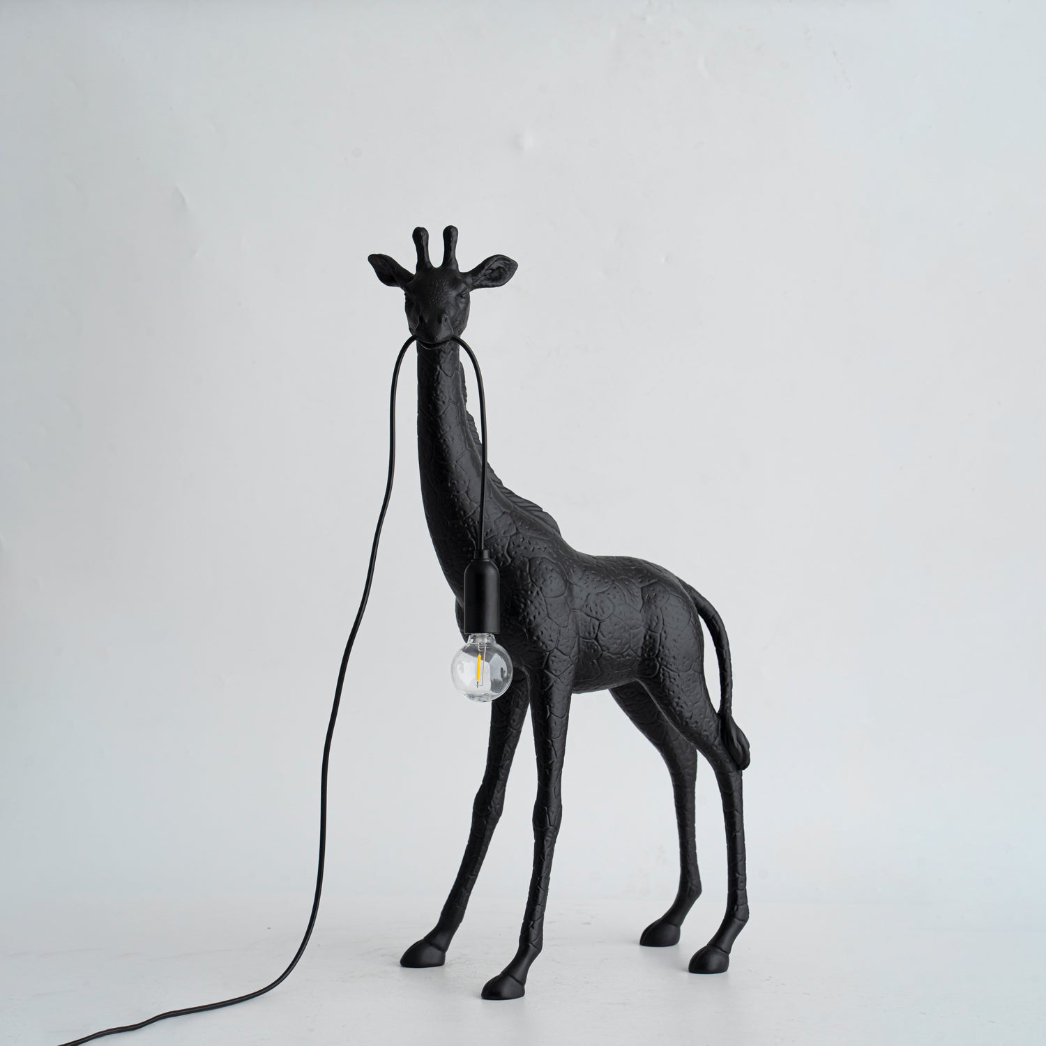 Fexl Luxurious Giraffe Royale Sculpture Floor Lamp-Neutral Decor