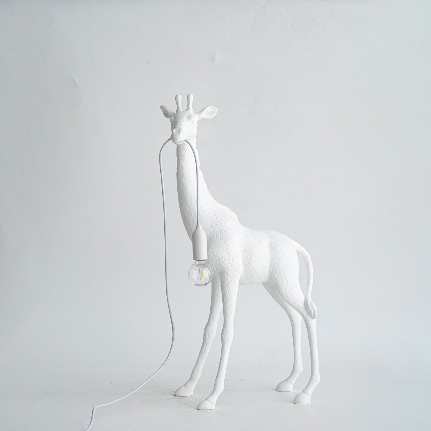 Fexl Luxurious Giraffe Royale Sculpture Floor Lamp-Neutral Decor