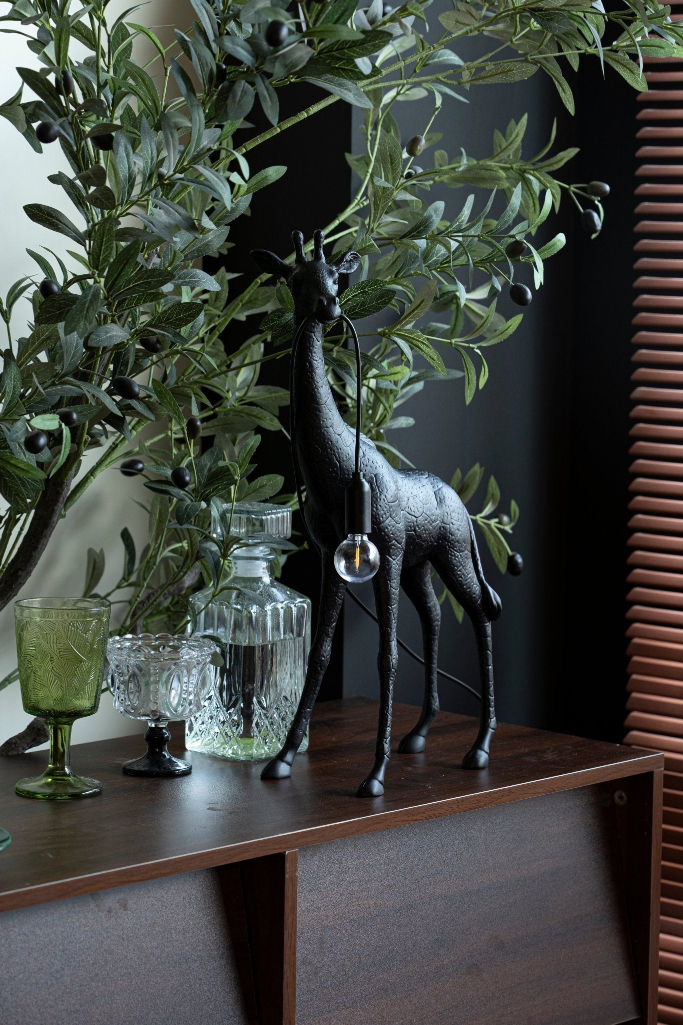 Fexl Luxurious Giraffe Royale Sculpture Floor Lamp-Neutral Decor