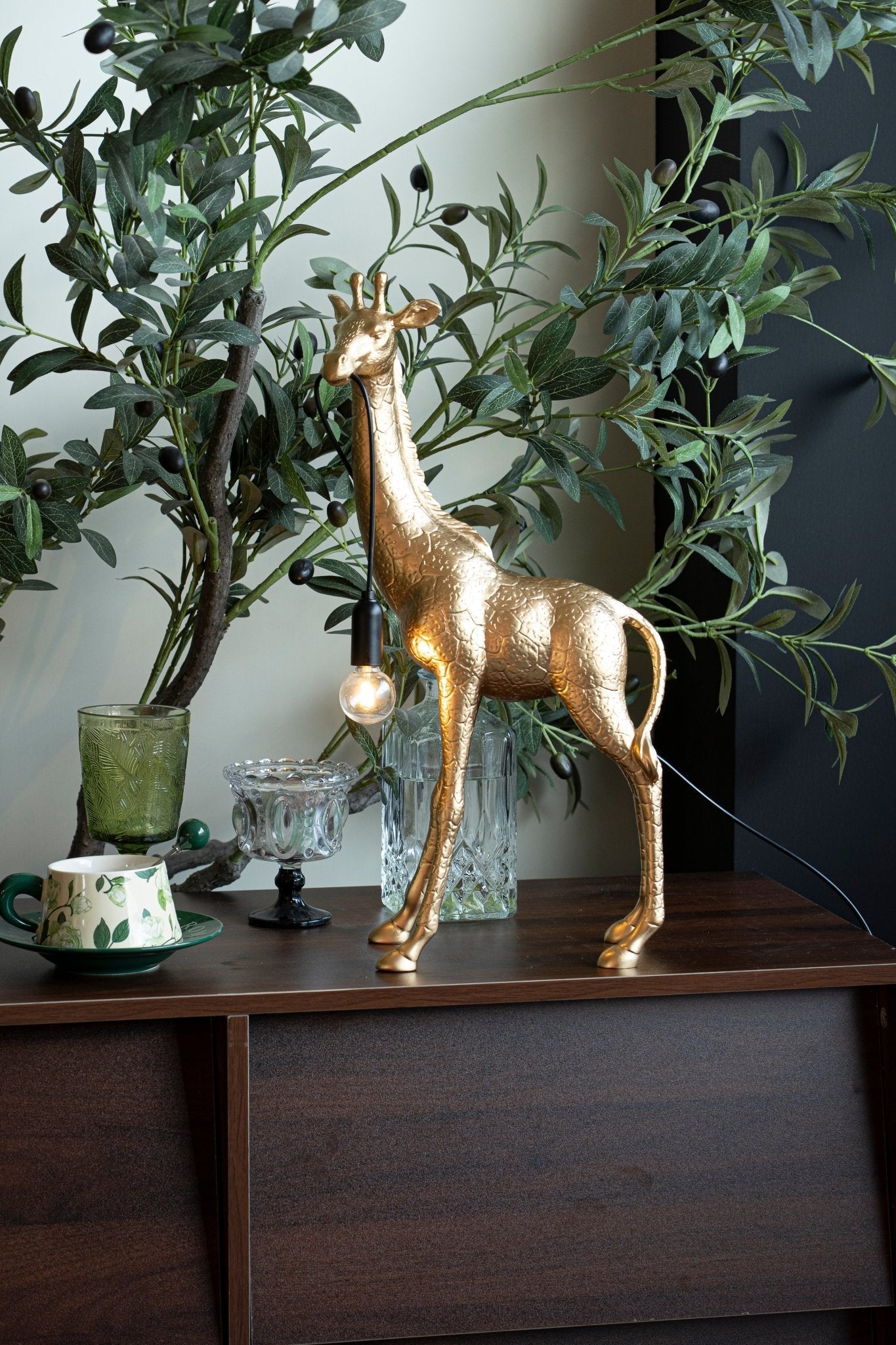 Fexl Luxurious Giraffe Royale Sculpture Floor Lamp-Neutral Decor