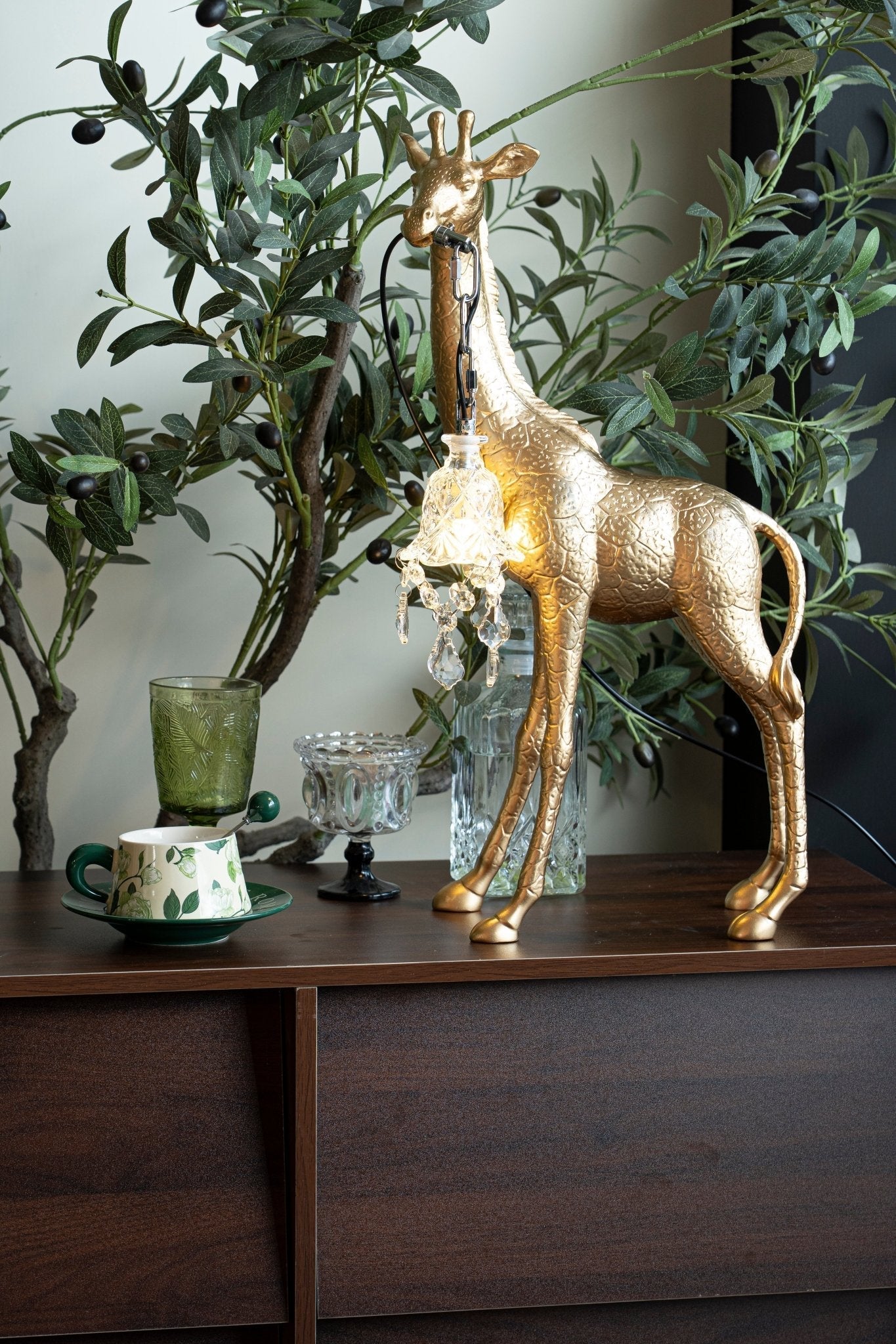 Fexl Luxurious Giraffe Royale Sculpture Floor Lamp-Neutral Decor