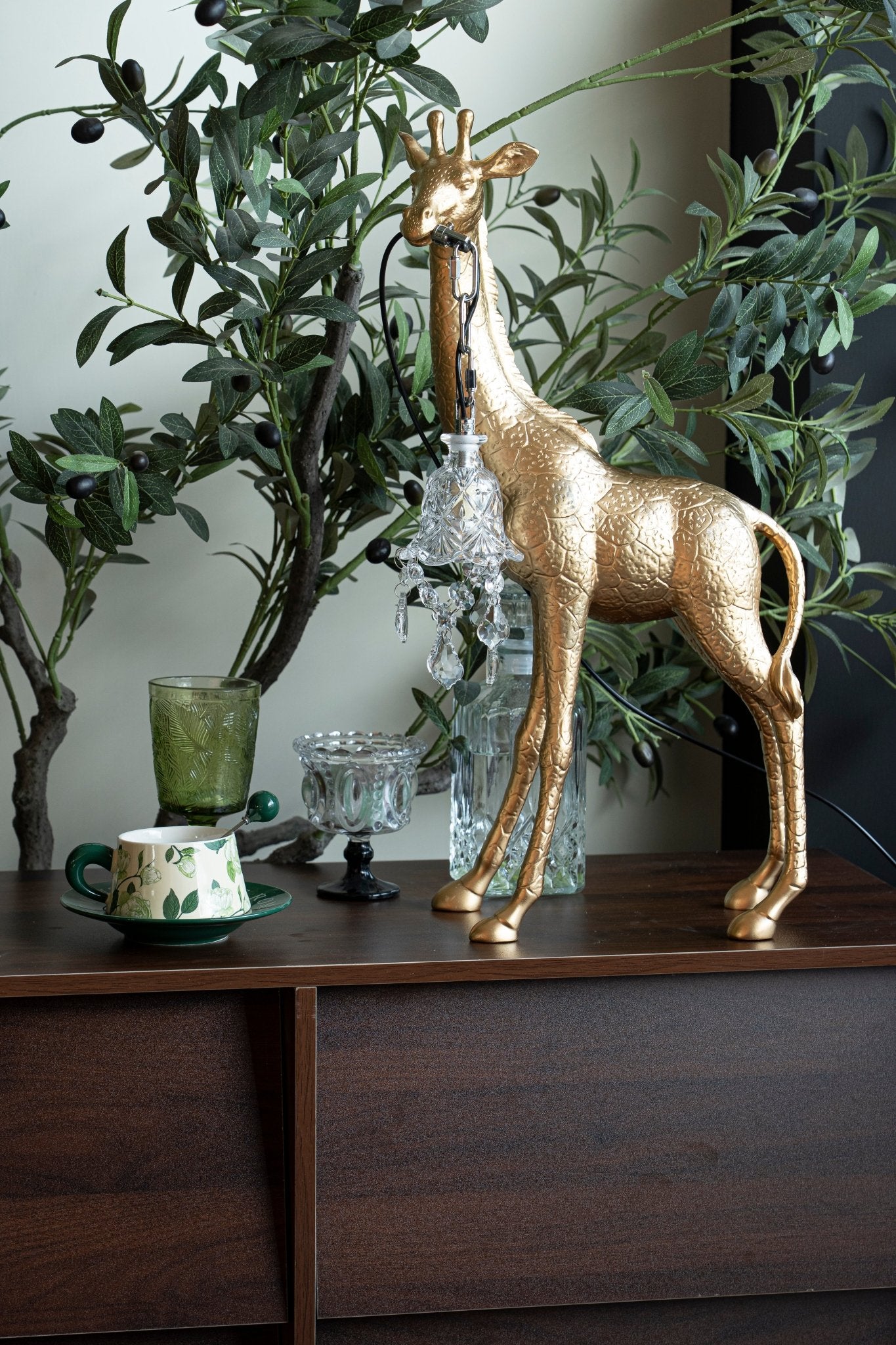 Fexl Luxurious Giraffe Royale Sculpture Floor Lamp-Neutral Decor