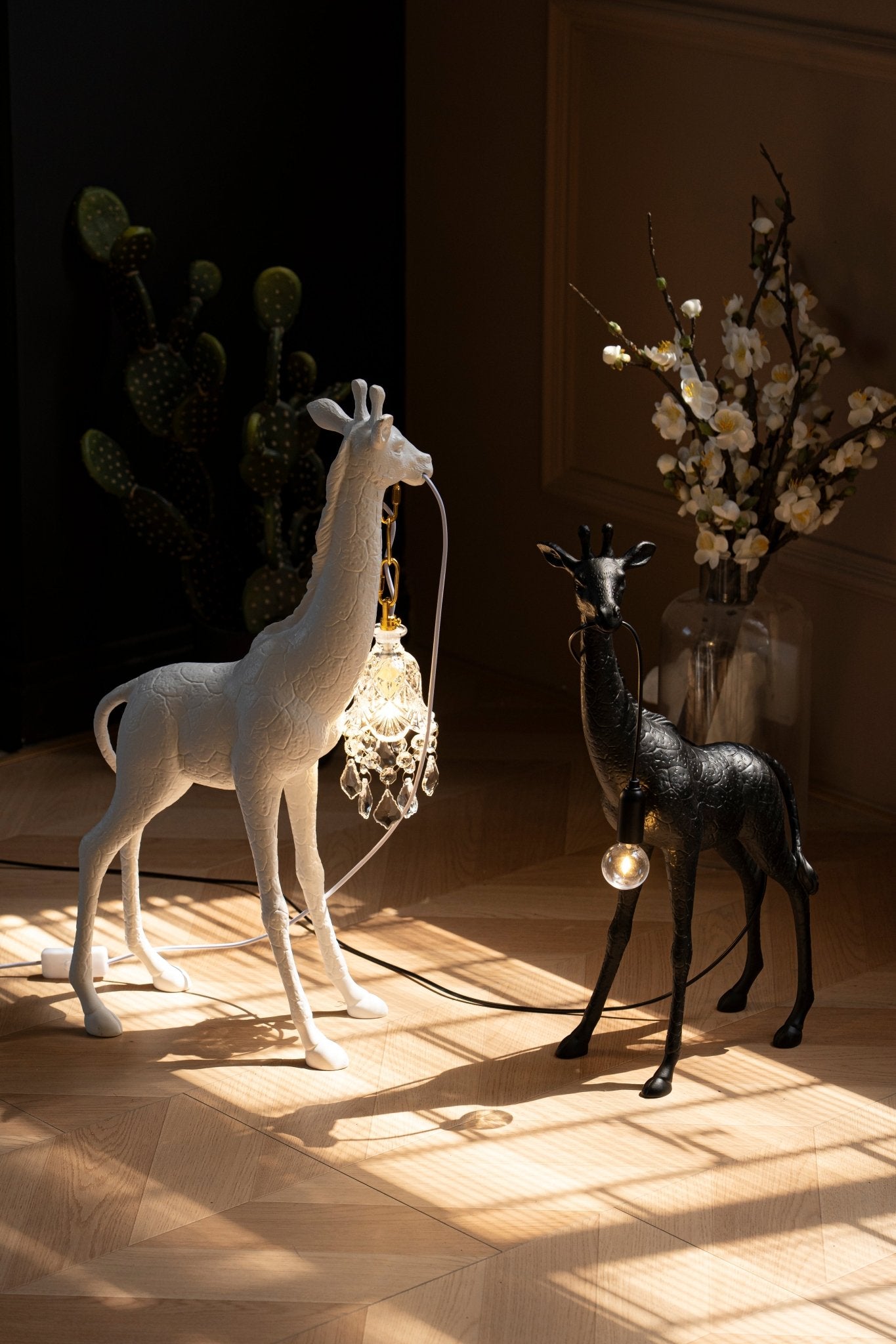 Fexl Luxurious Giraffe Royale Sculpture Floor Lamp-Neutral Decor