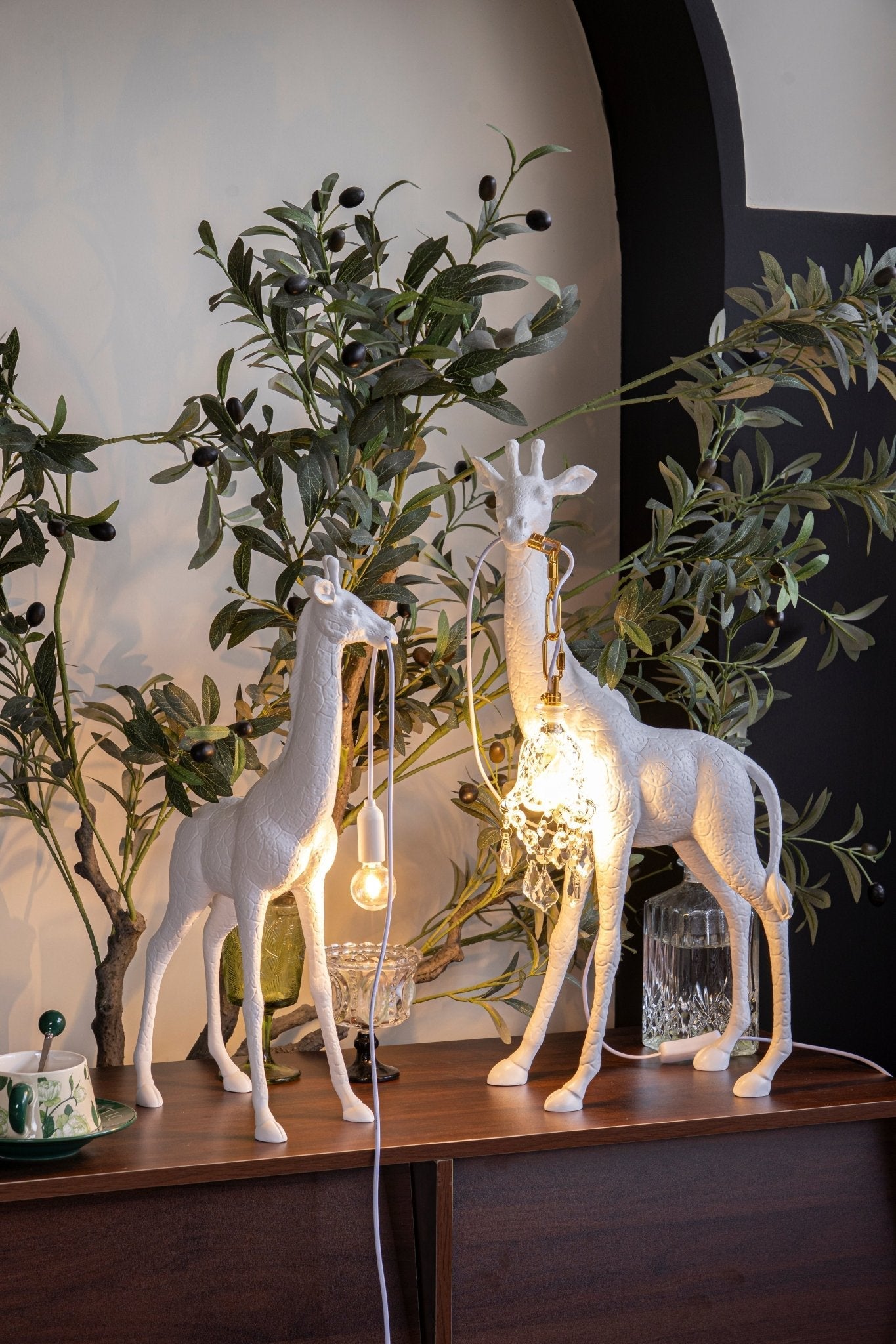 Fexl Luxurious Giraffe Royale Sculpture Floor Lamp-Neutral Decor