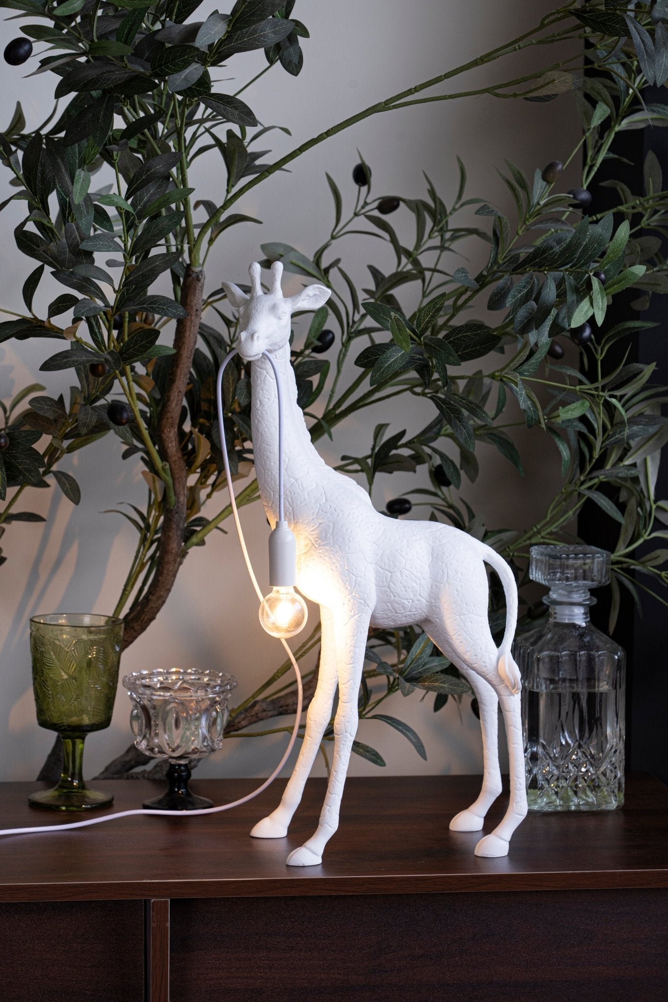 Fexl Luxurious Giraffe Royale Sculpture Floor Lamp-Neutral Decor