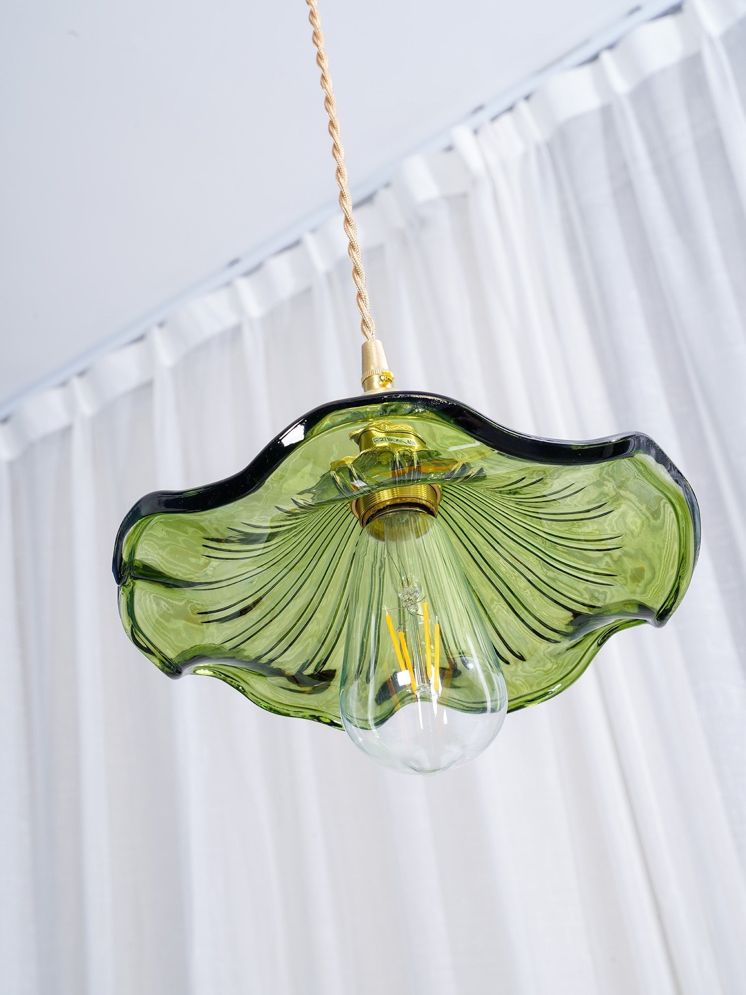 Daphne Modern Glass Flower Pendant Light-Neutral Decor
