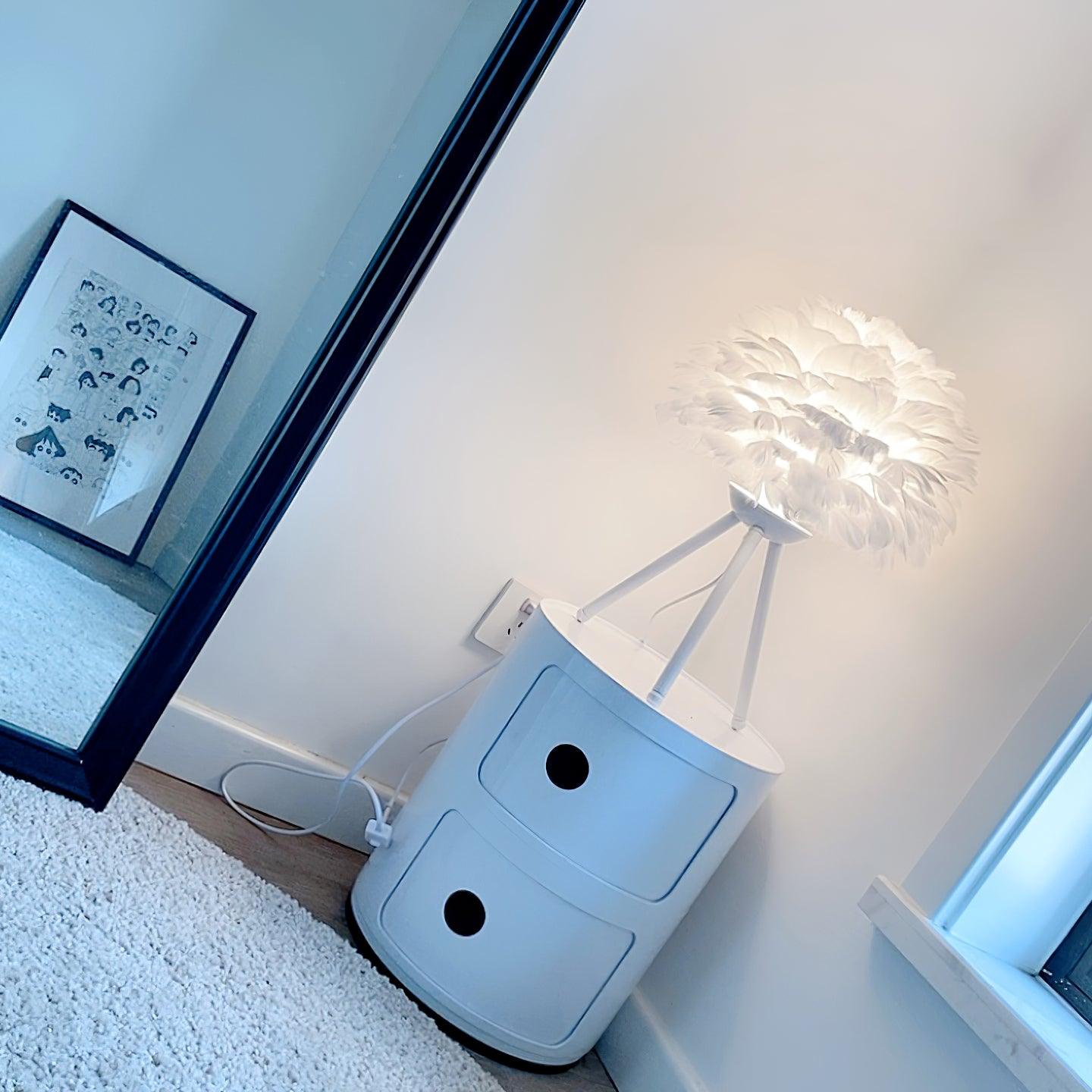 Nilo Feather Feminine Table Lamp-Neutral Decor