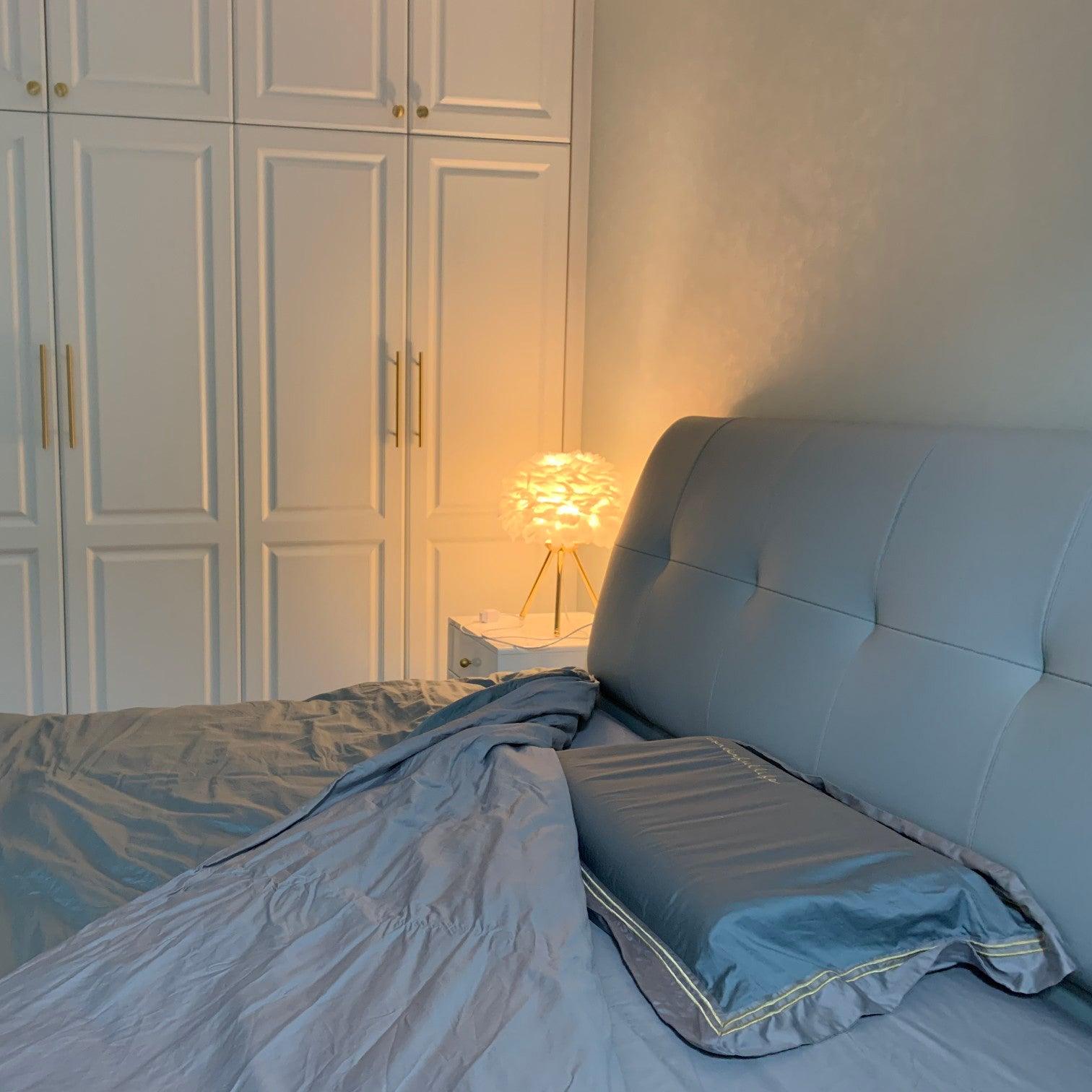 Nilo Feather Feminine Table Lamp-Neutral Decor