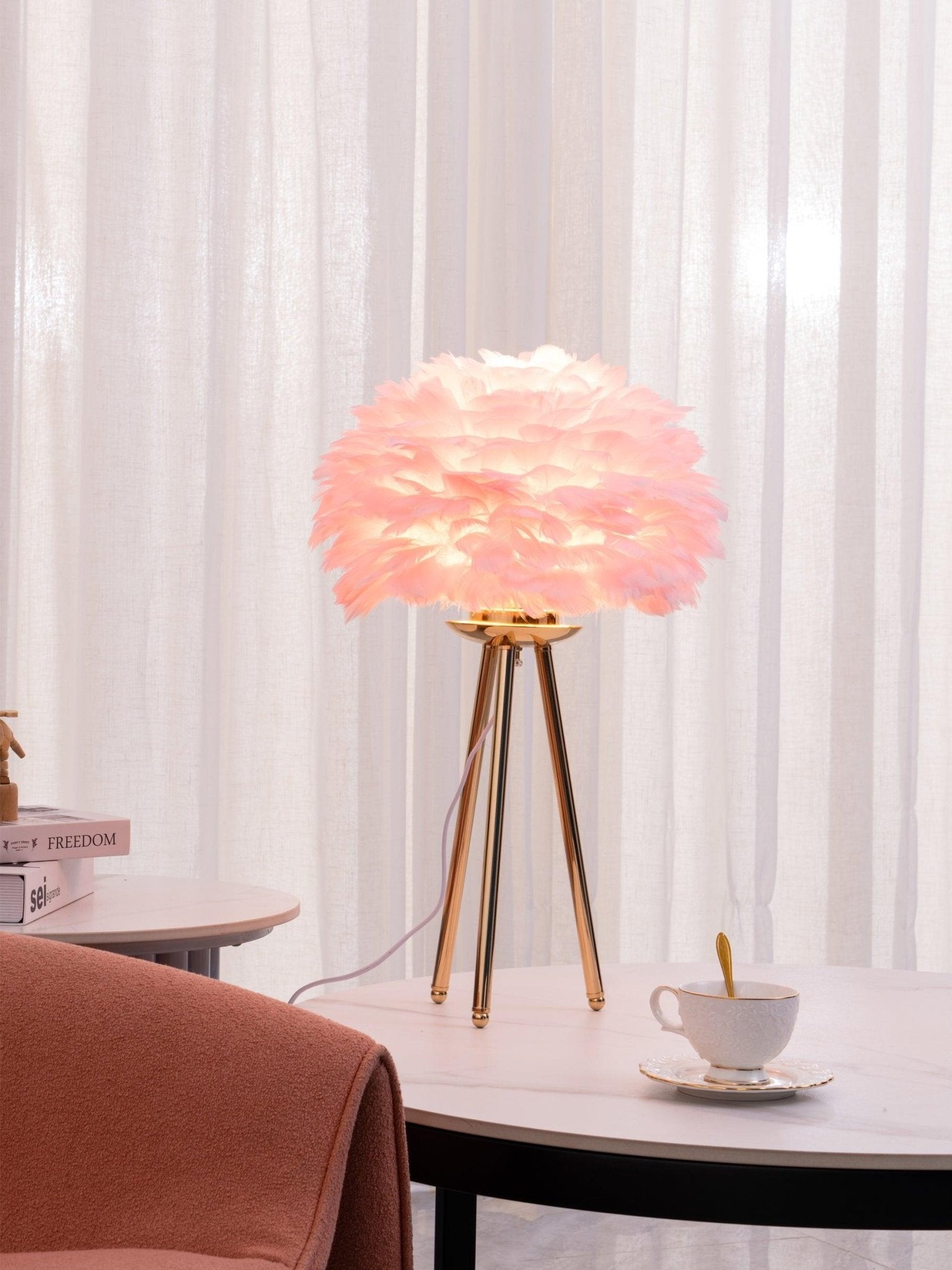Nilo Feather Feminine Table Lamp-Neutral Decor