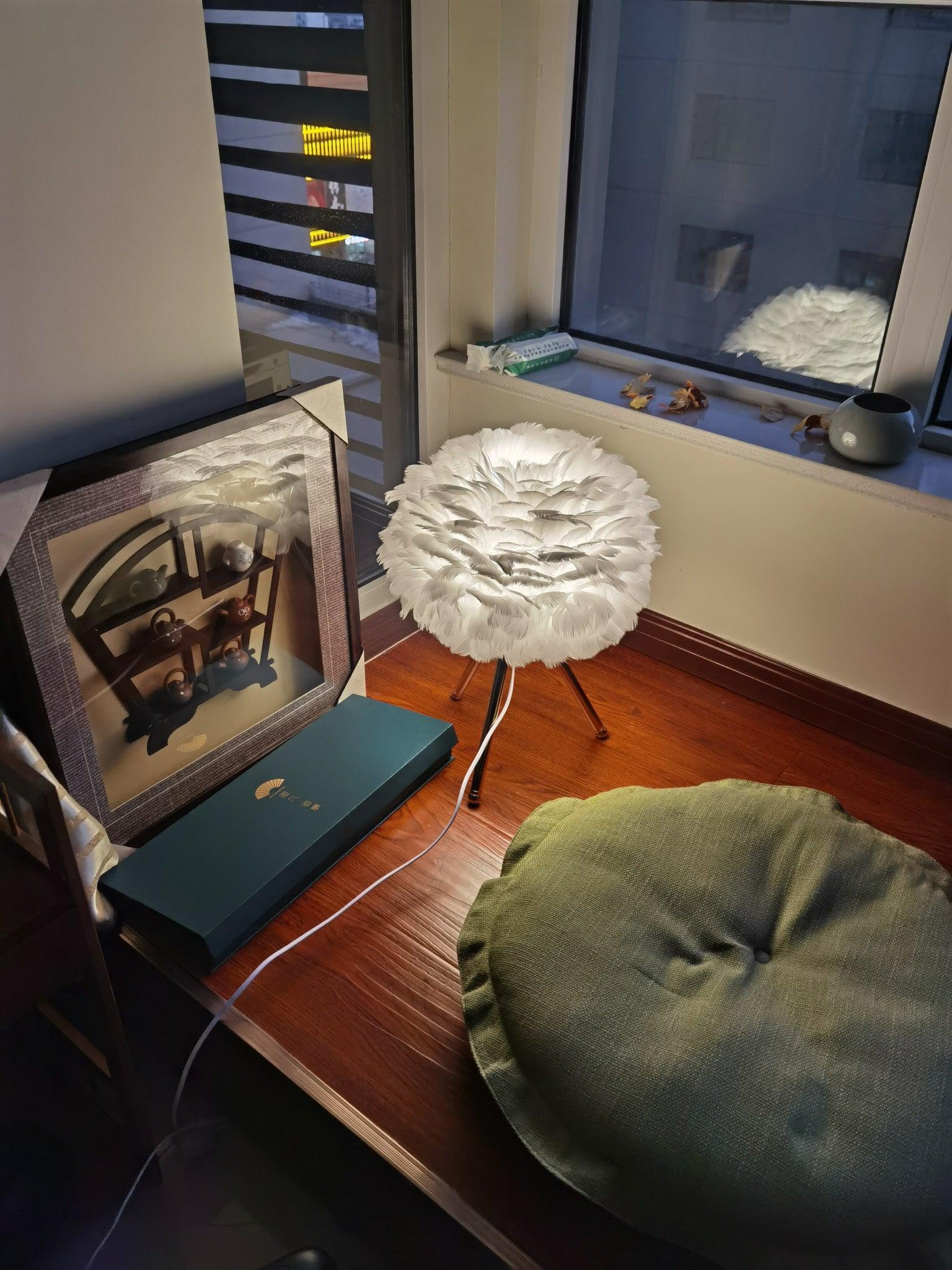 Nilo Feather Feminine Table Lamp-Neutral Decor
