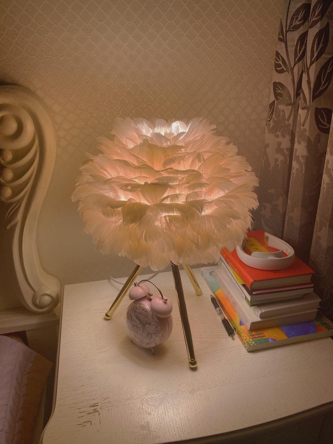 Nilo Feather Feminine Table Lamp-Neutral Decor